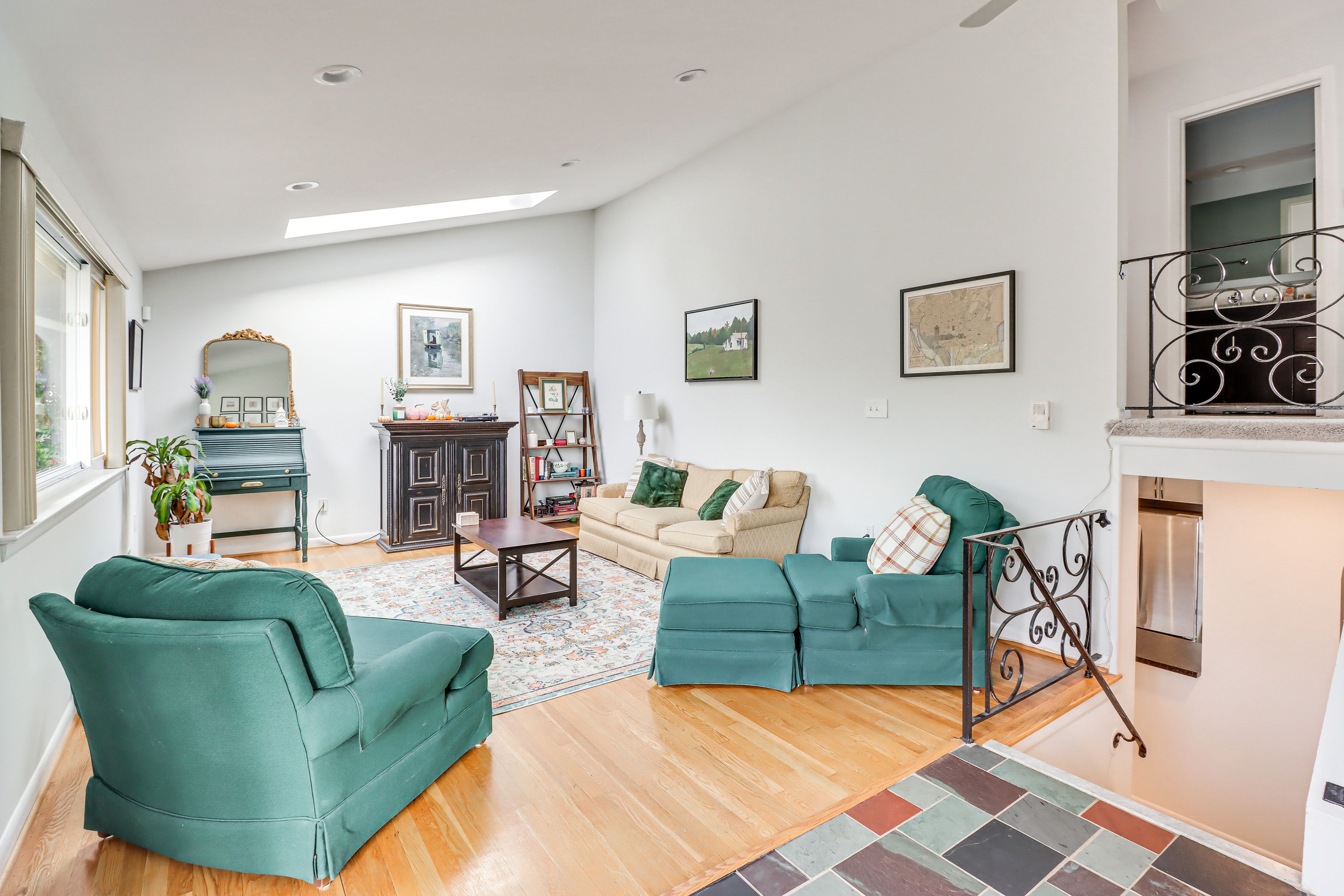 Living Room | Free WiFi | Central A/C & Heating