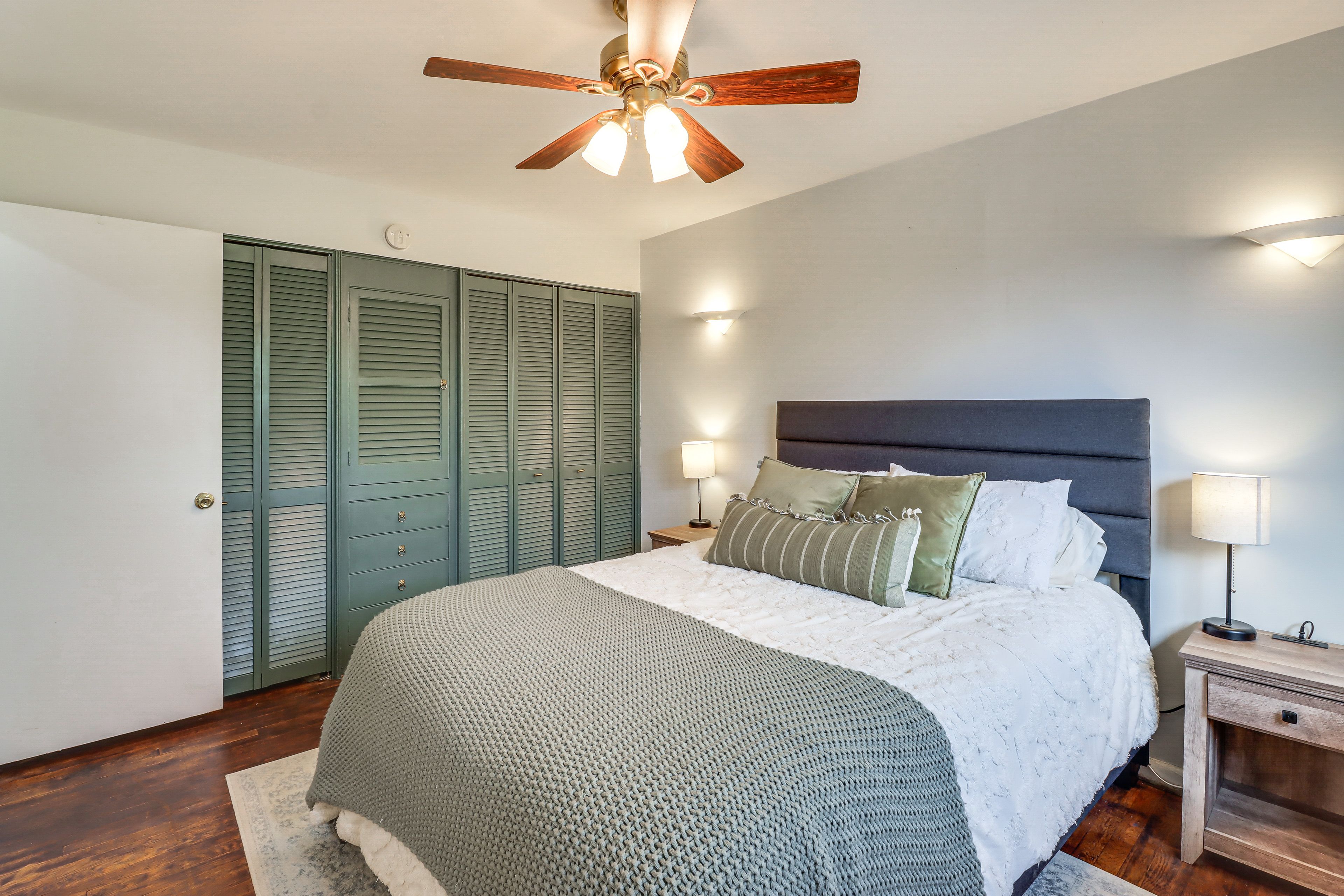 Bedroom 2 | Queen Bed