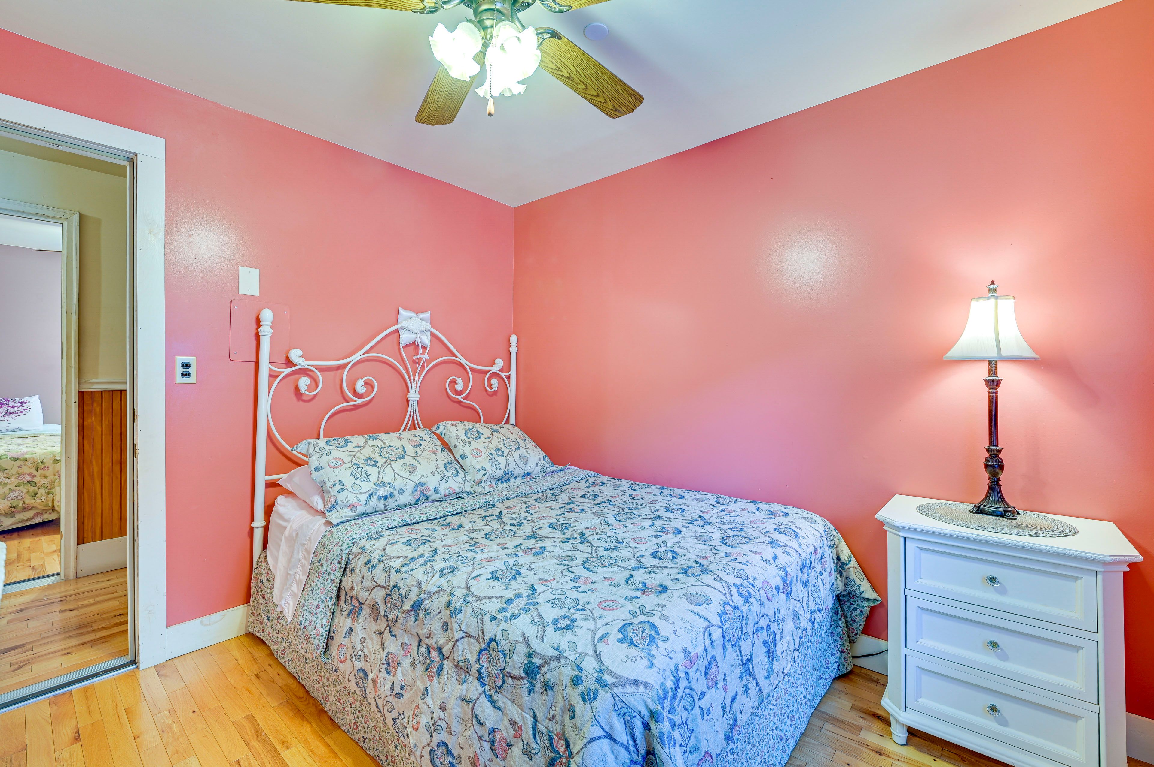 Bedroom 2 | 2nd Floor | Queen Bed