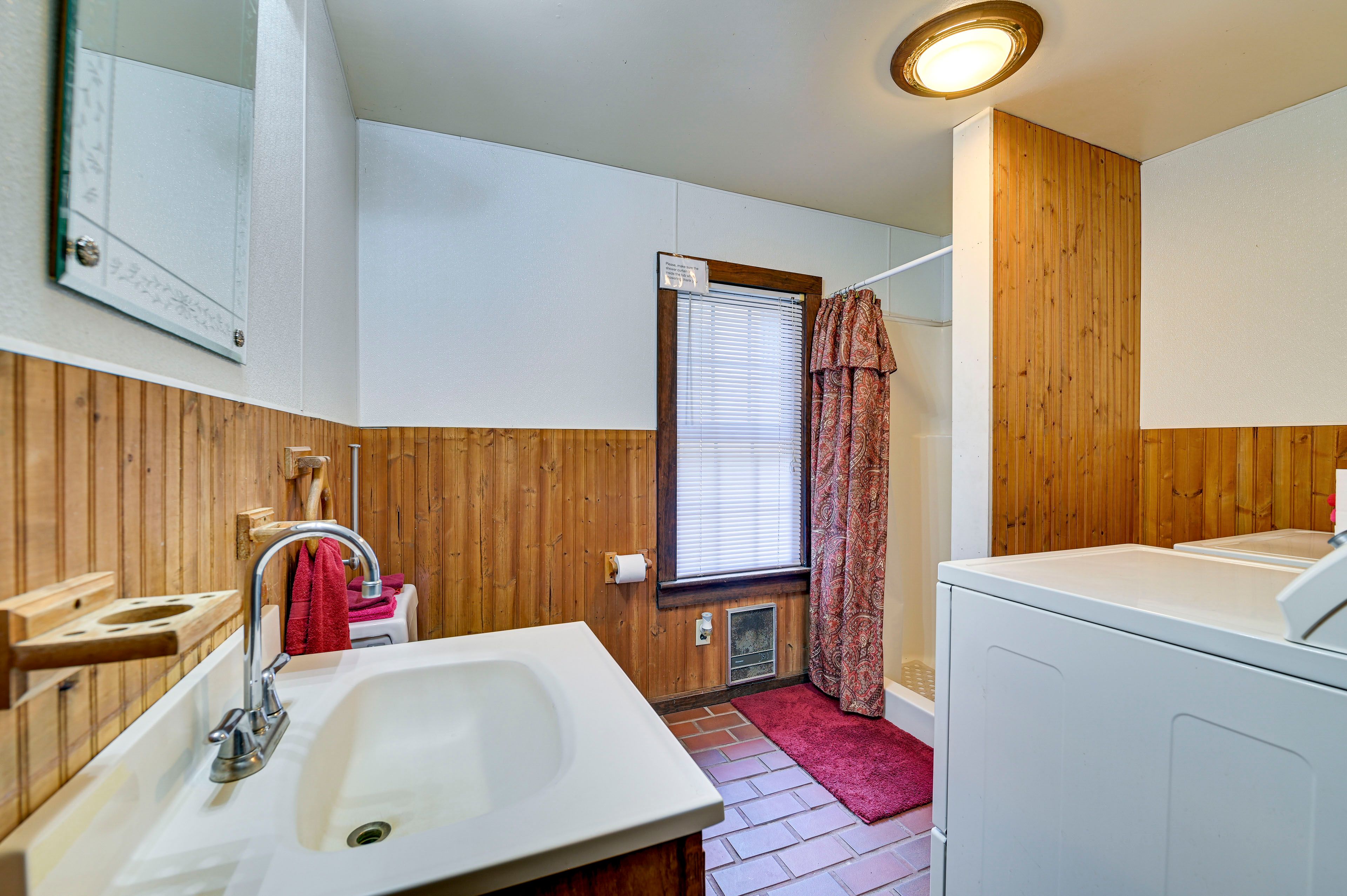 Full Bathroom | 2nd Floor | Walk-In Shower | Washer/Dryer | Laundry Detergent