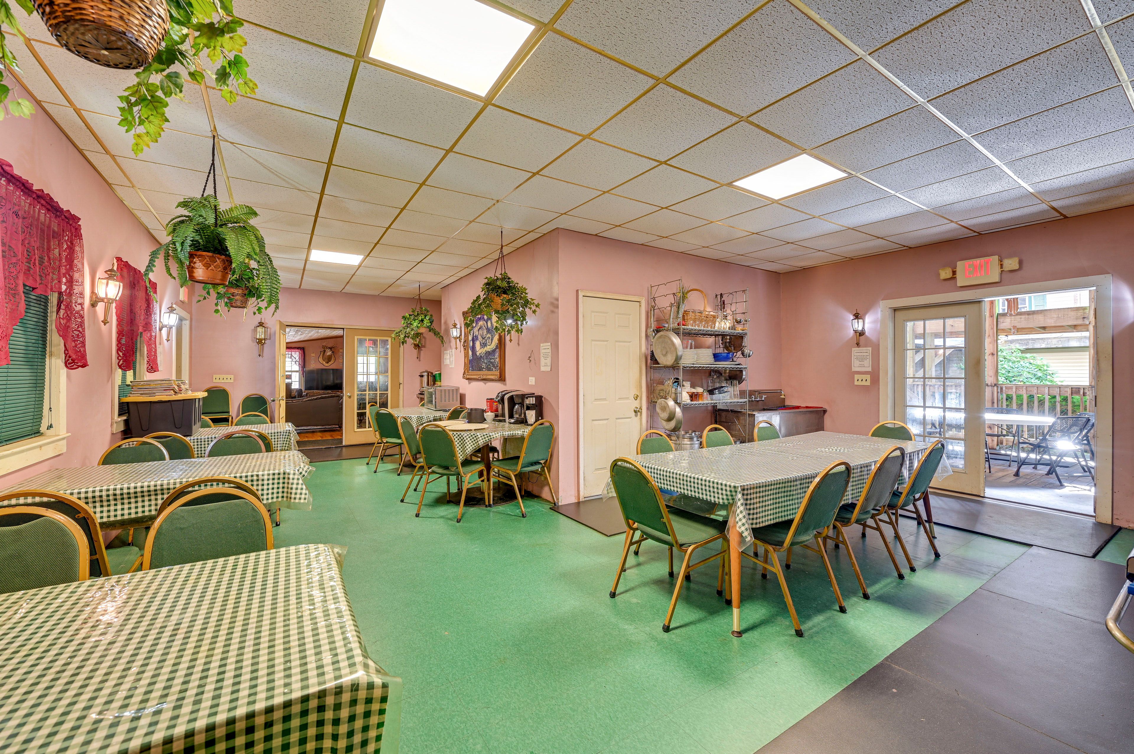 Additional Dining Area | 3 Coffee Makers
