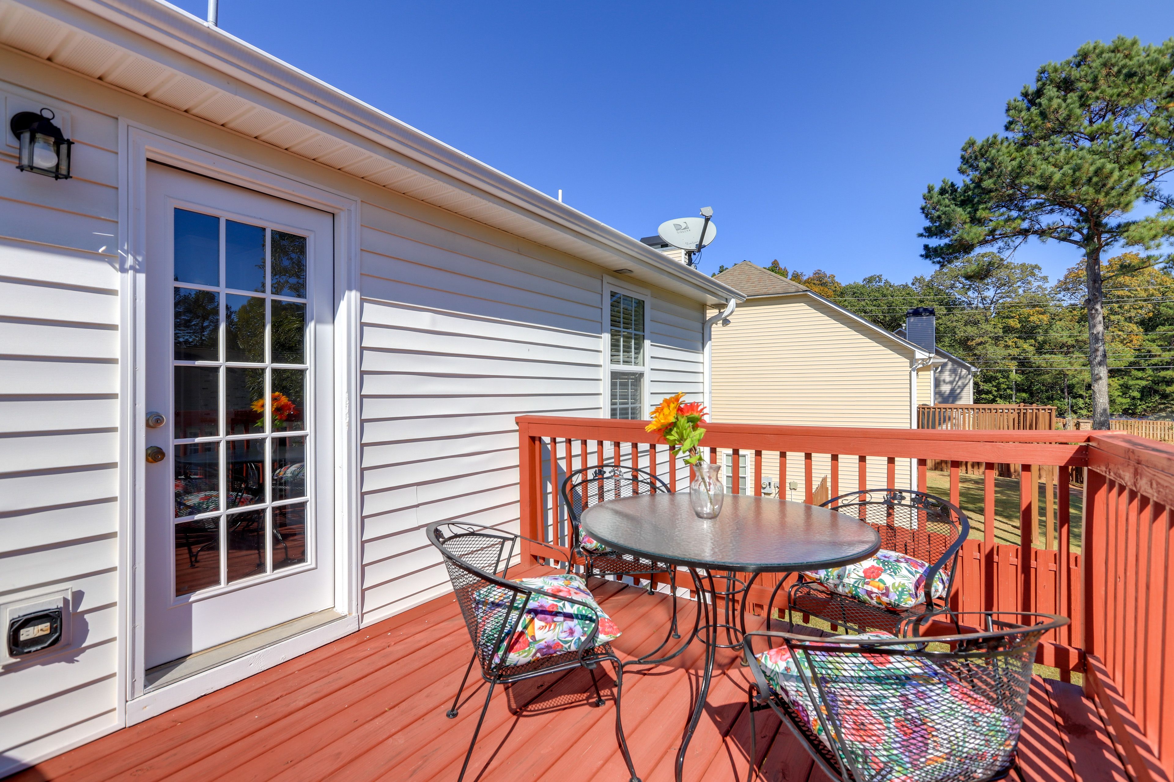 Deck | Outdoor Seating & Dining