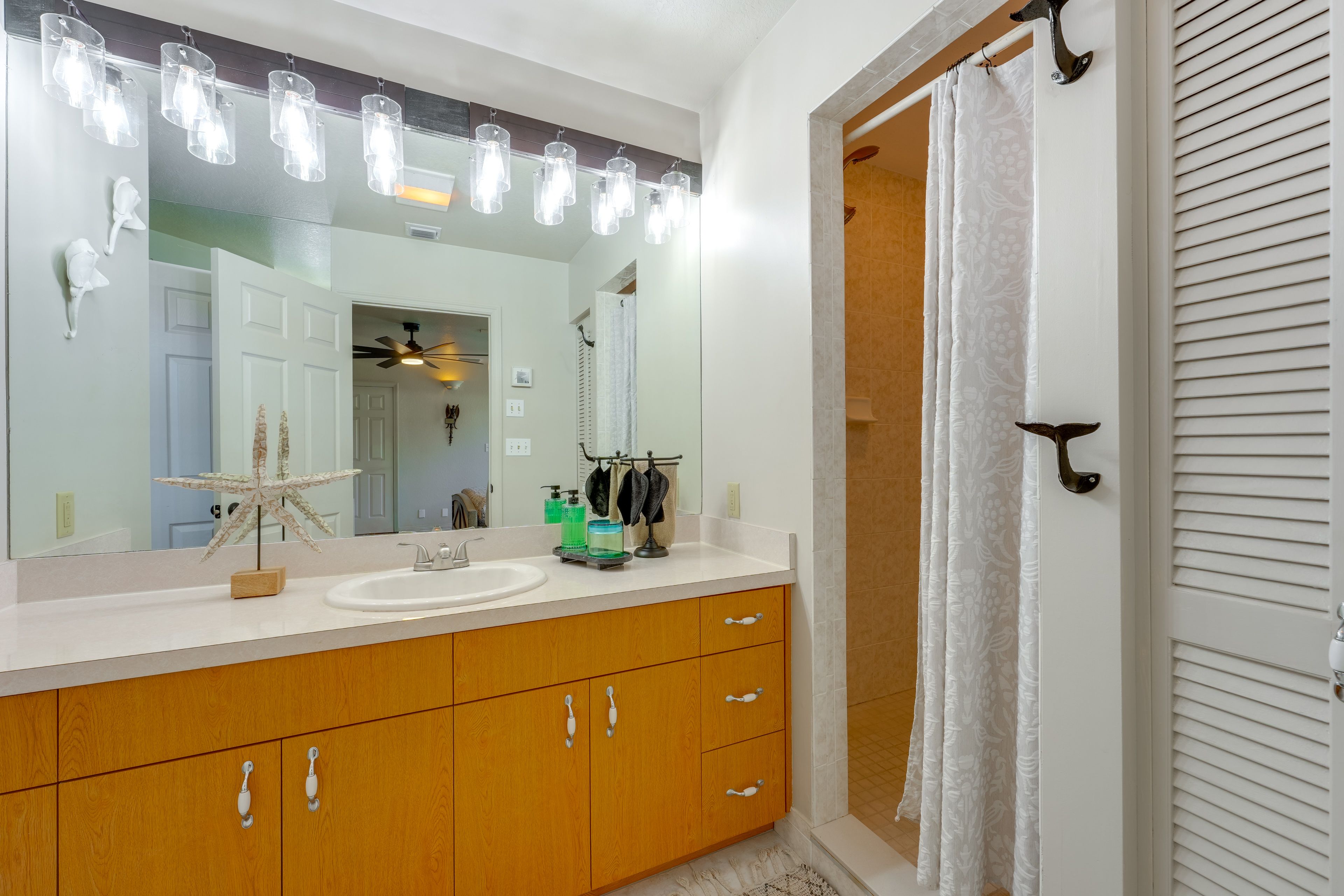 Full Bath | Complimentary Toiletries | Towels Provided