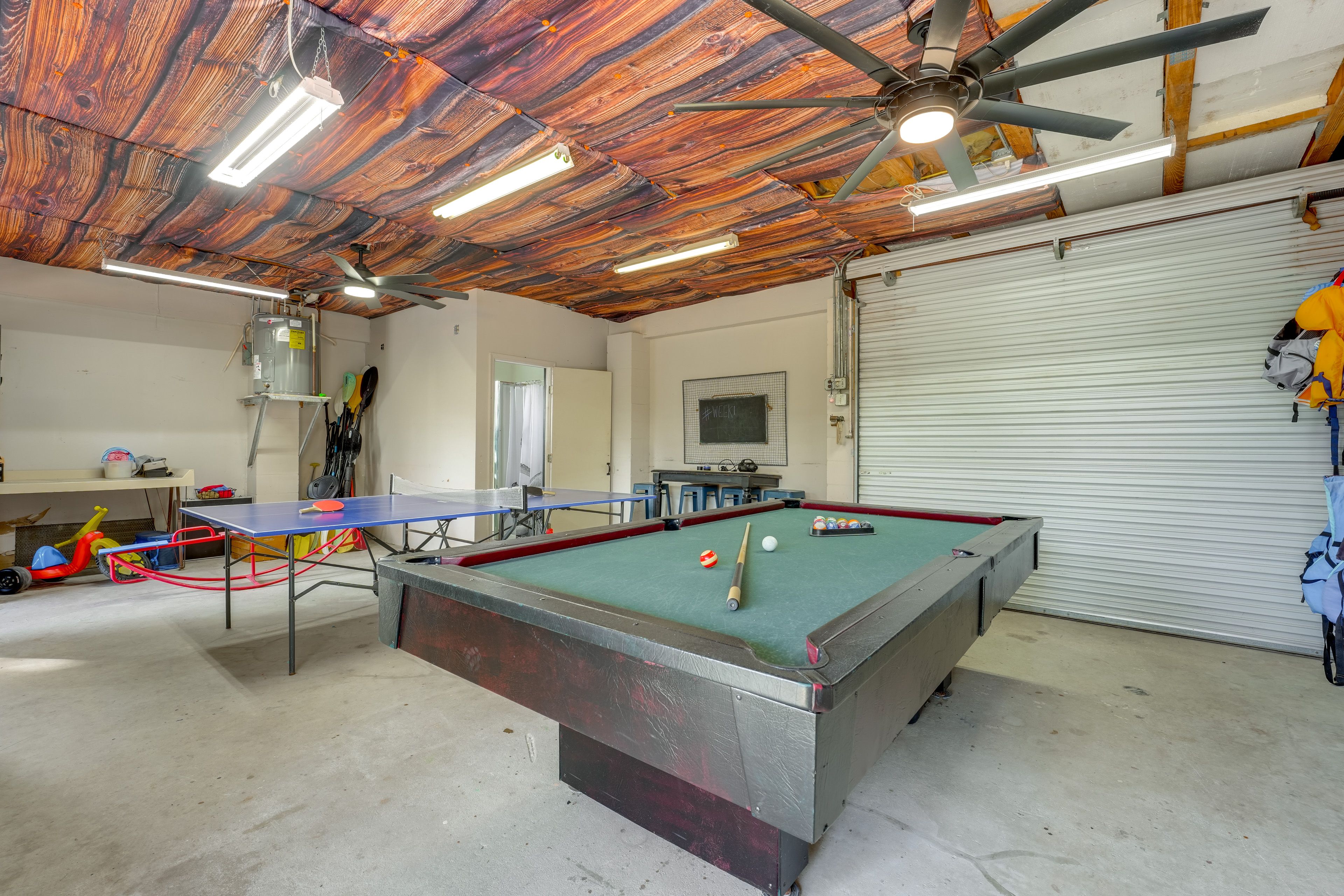 Game Room | Pool Table | Ping Pong Table | Smart TV