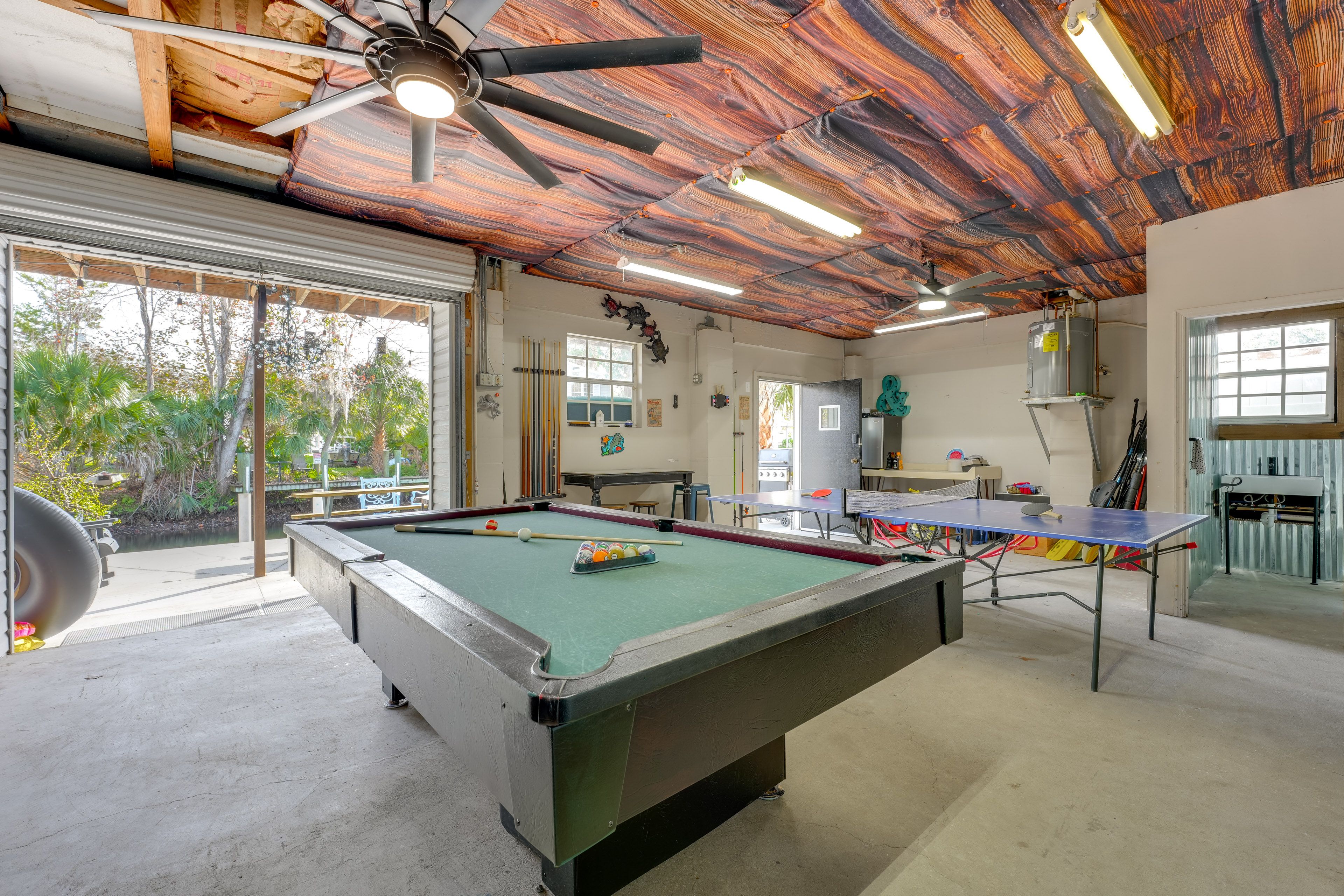 Game Room | Pool Table | Ping Pong Table | Smart TV