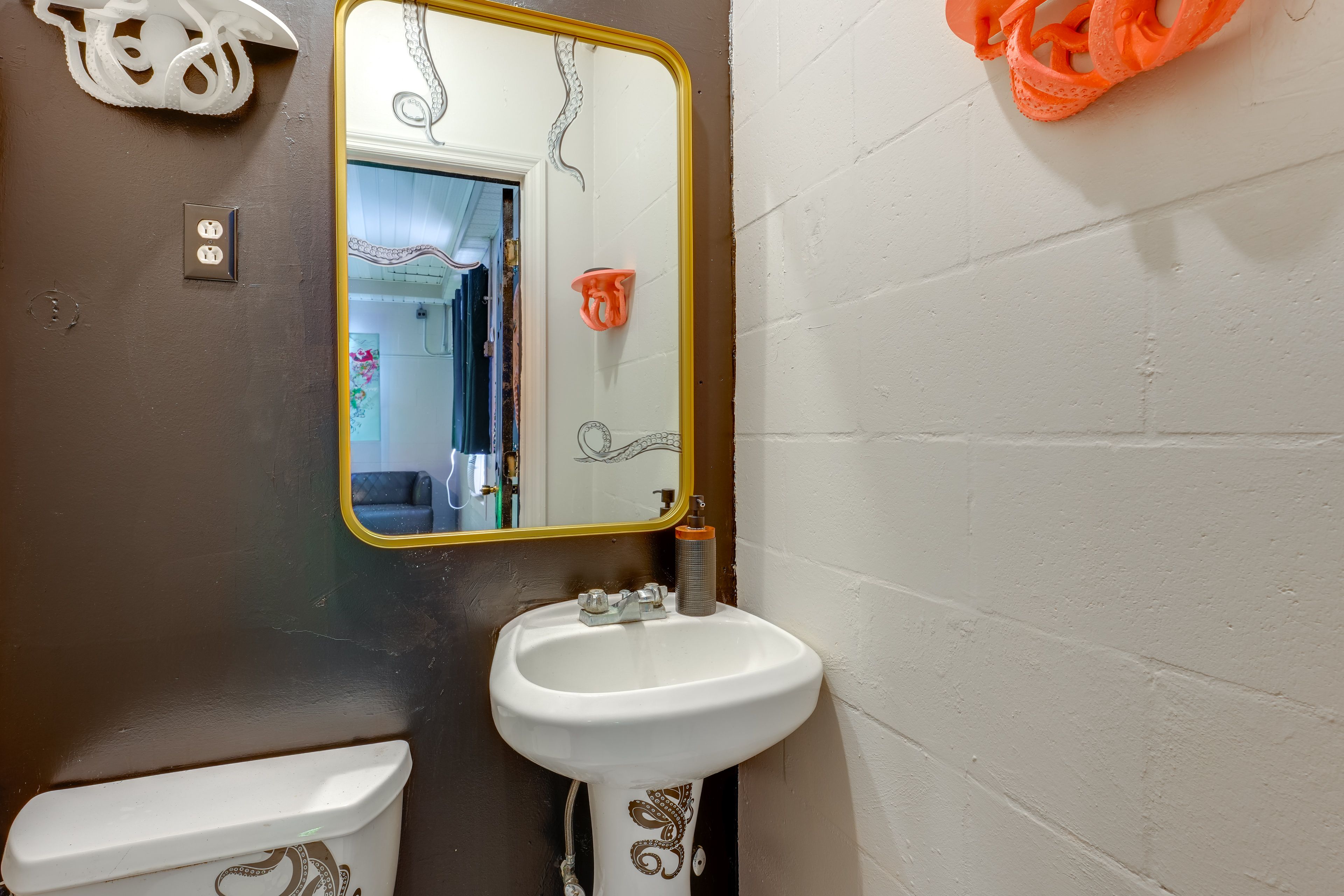 Half Bathroom | 1st Floor