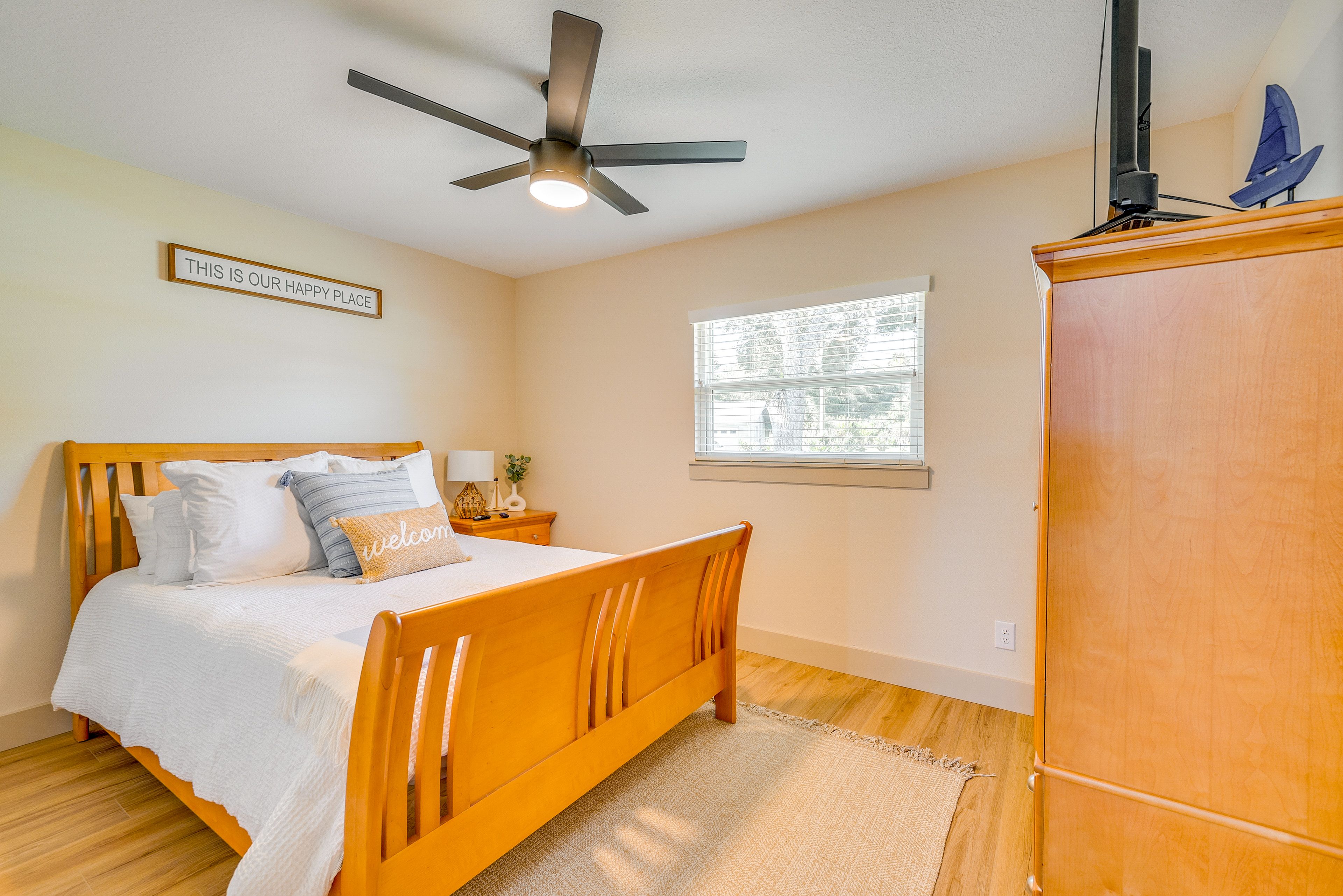 Bedroom 2 | Queen Bed | Smart TV