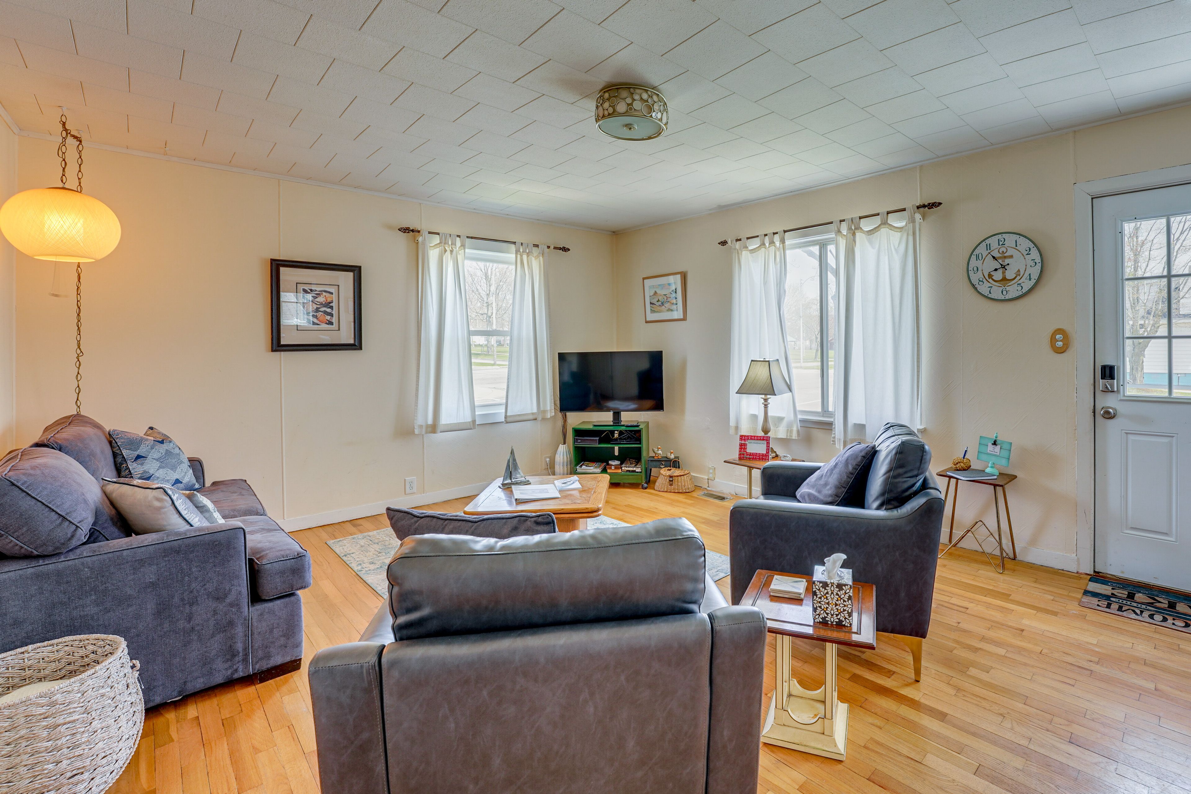 Ludington Vacation Rental | 2BR | 1BA | 720 Sq Ft | Stairs Required
