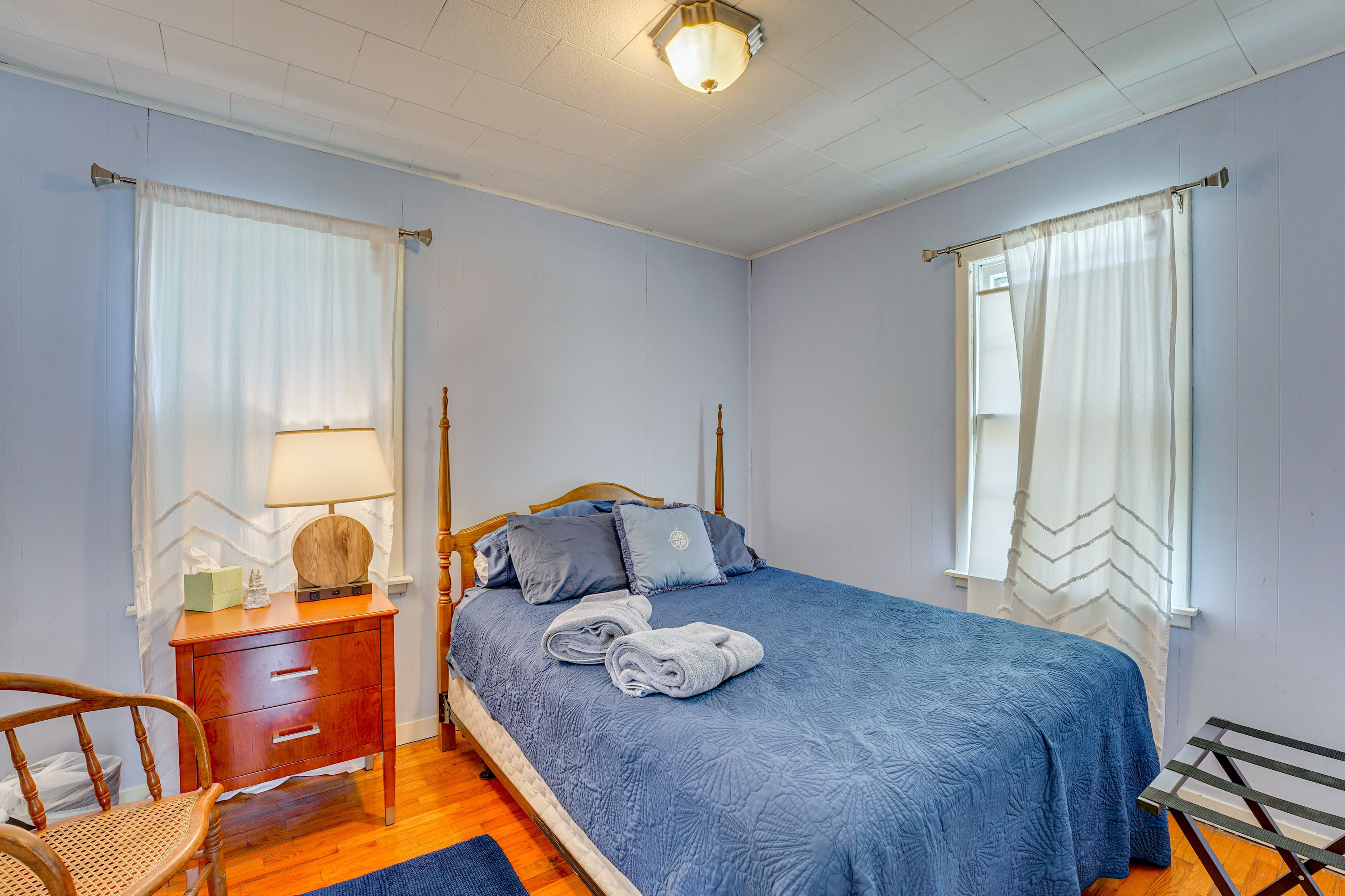 Bedroom 2 | Queen Bed