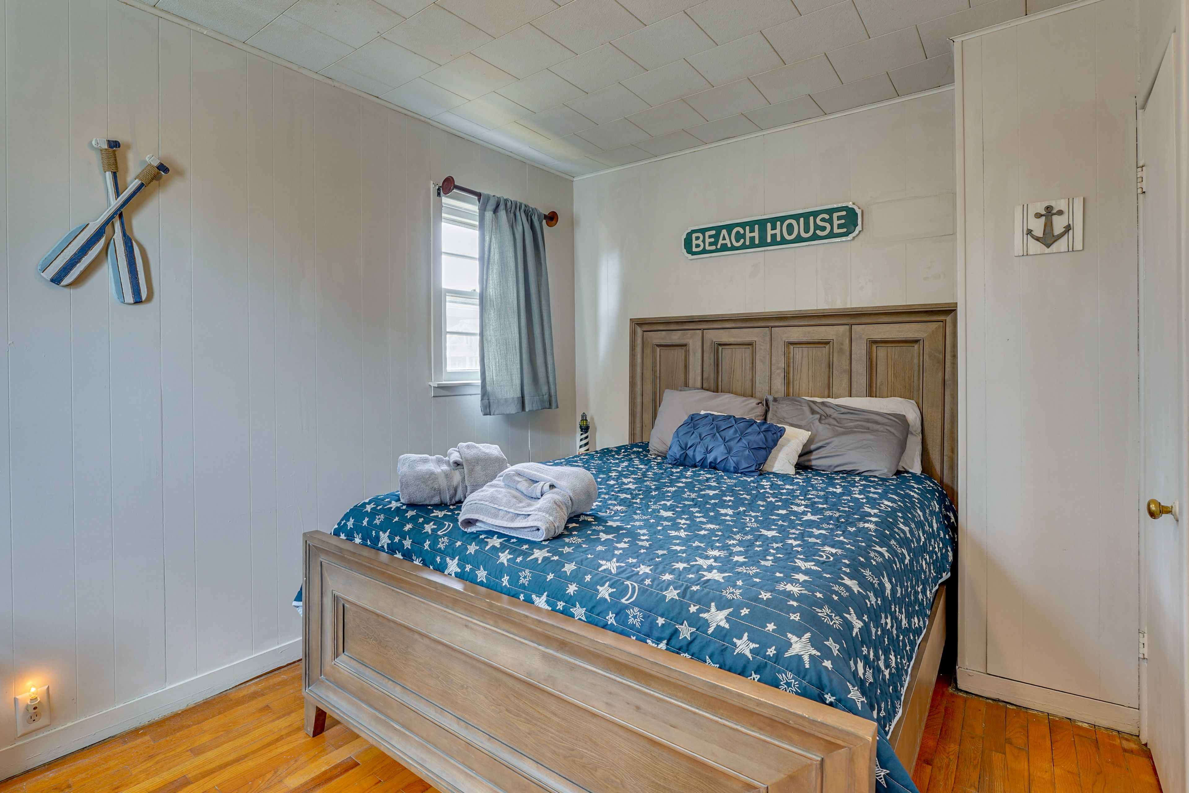 Bedroom 1 | Queen Bed | Linens Provided