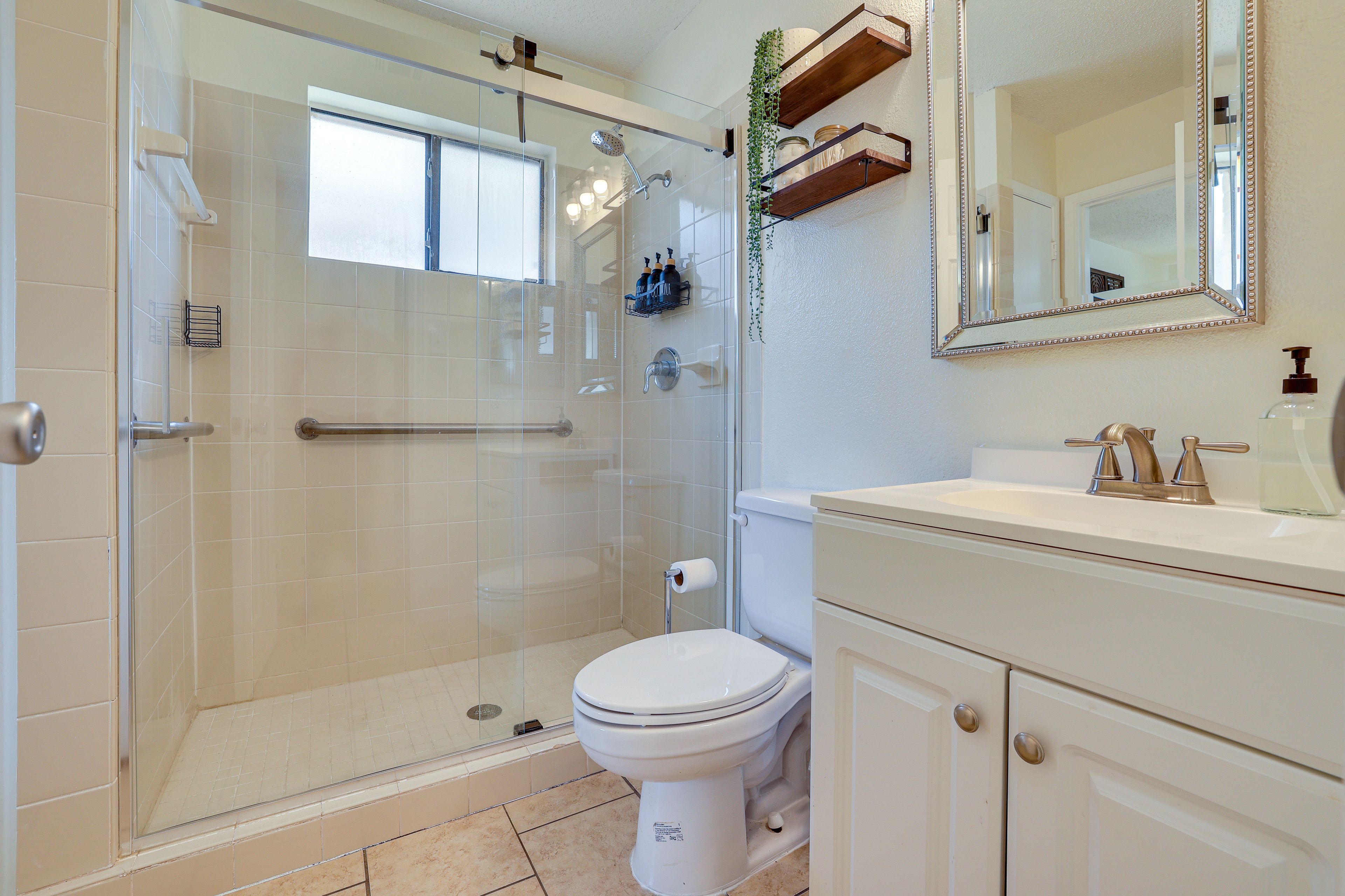 En-Suite Bathroom | Complimentary Toiletries | Hair Dryer | Towels Provided