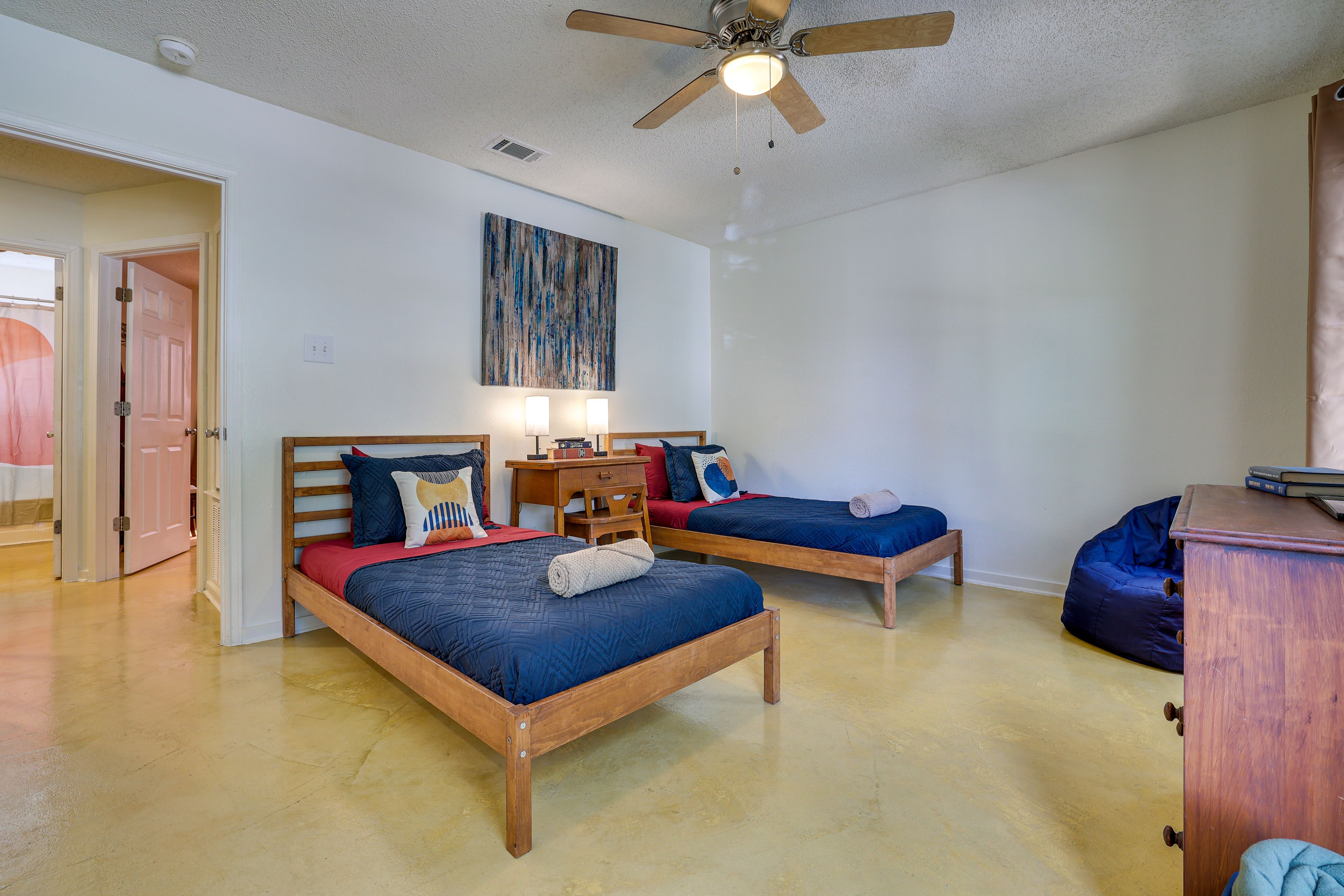 Bedroom 3 | 2 Twin Beds | Smart TV