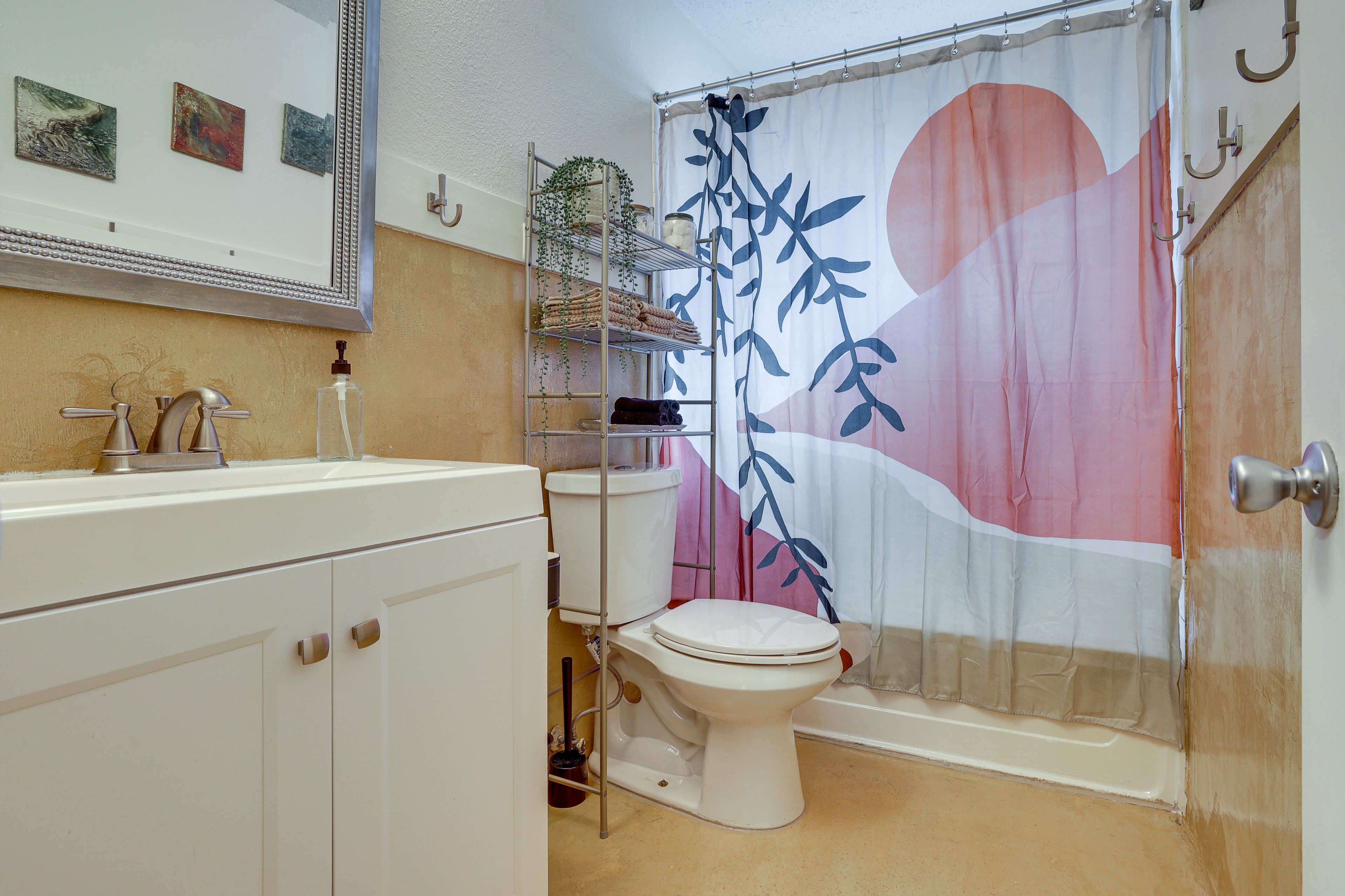 Full Bathroom | 2nd Floor