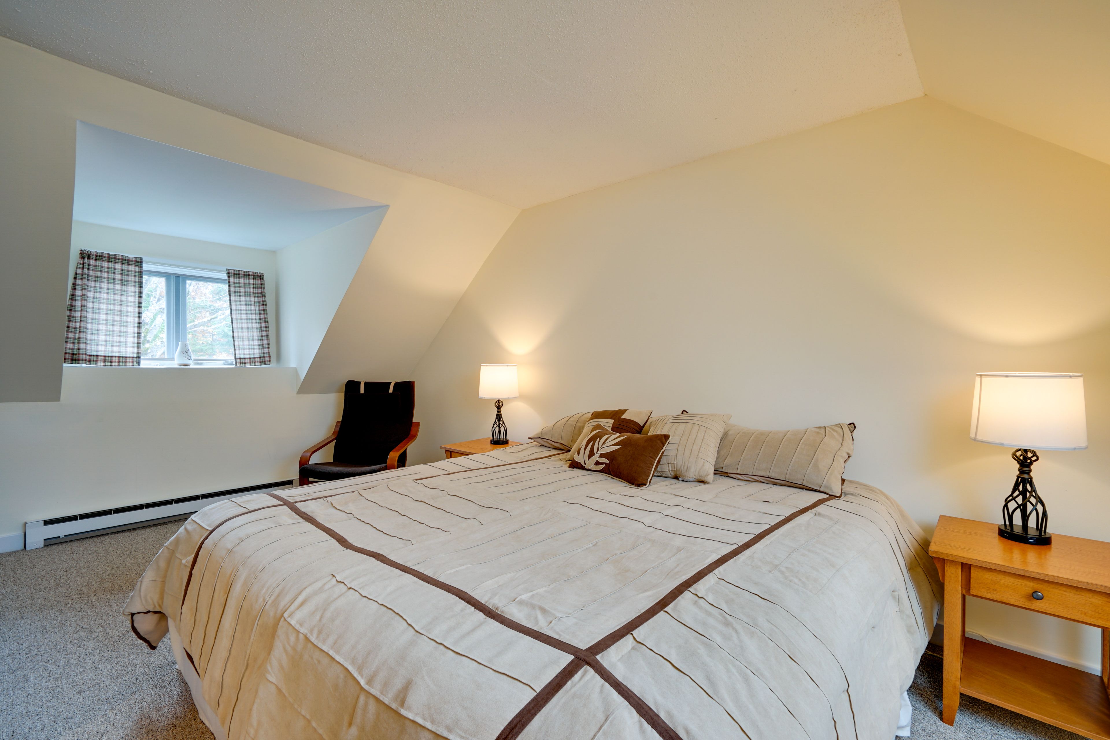 Bedroom 1 | King Bed | Linens Provided