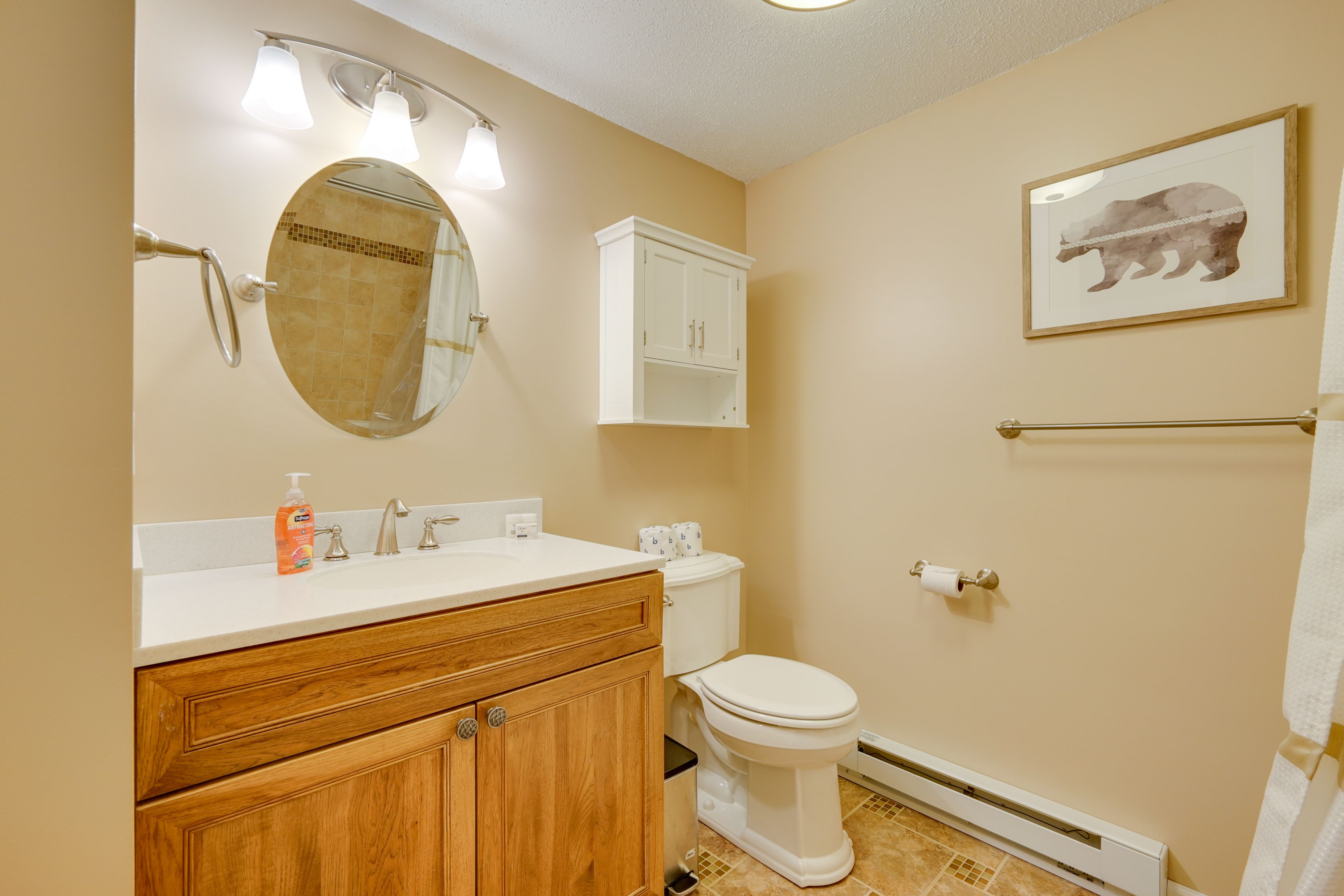 Full Bathroom | Towels Provided