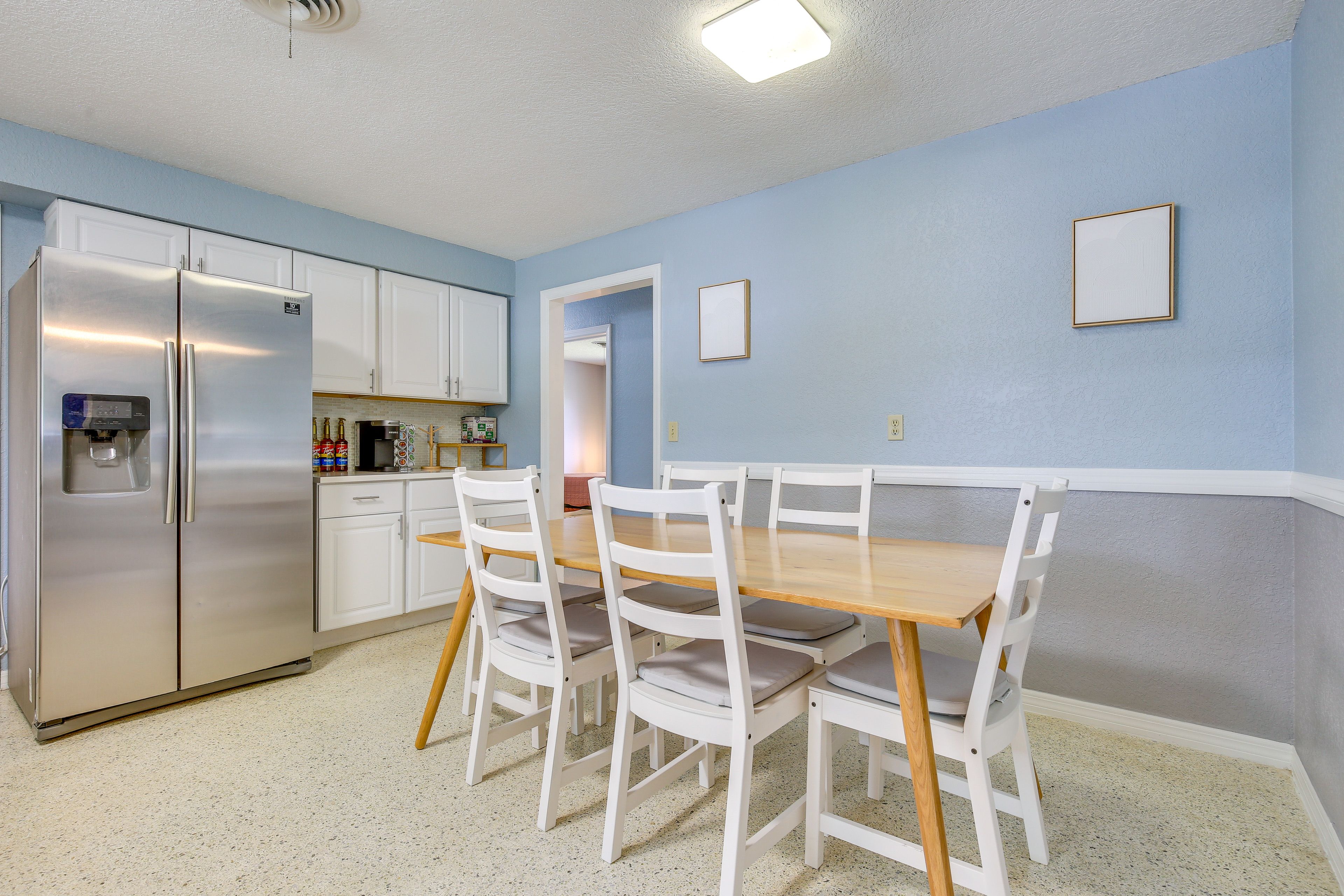 Dining Area | Dishware/Flatware Provided