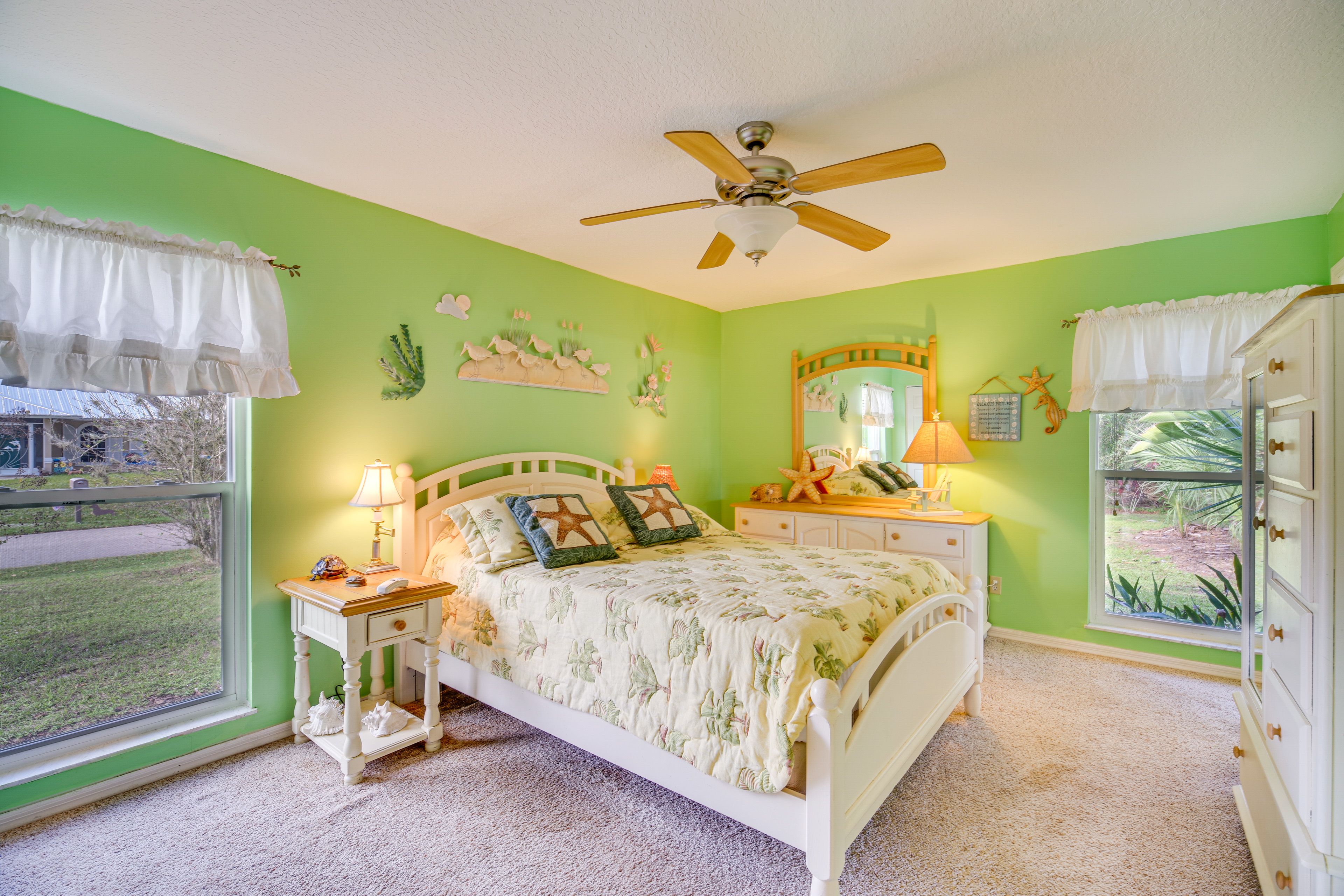 Bedroom 1 | Queen Bed