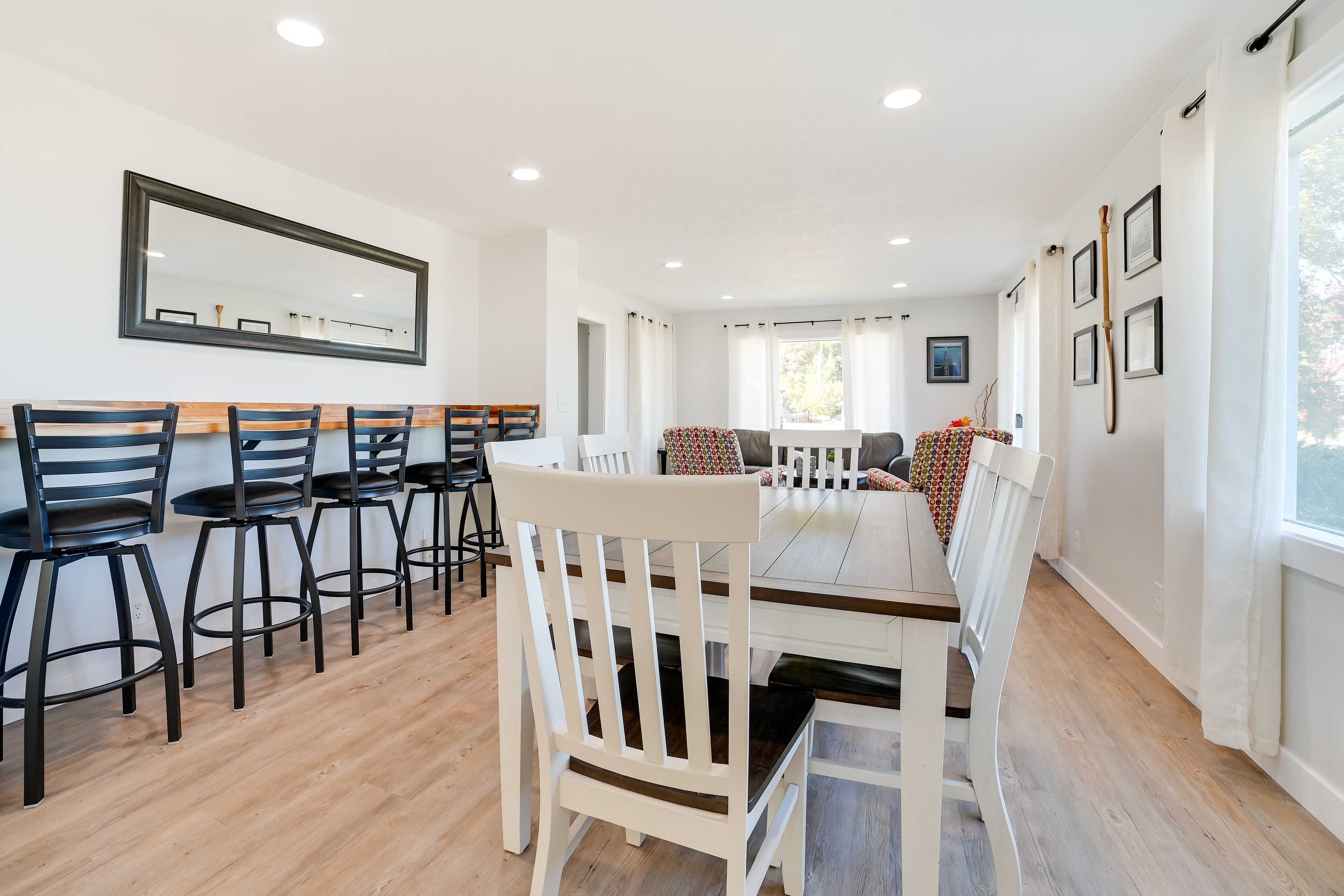 Dining Area | Bar Seating