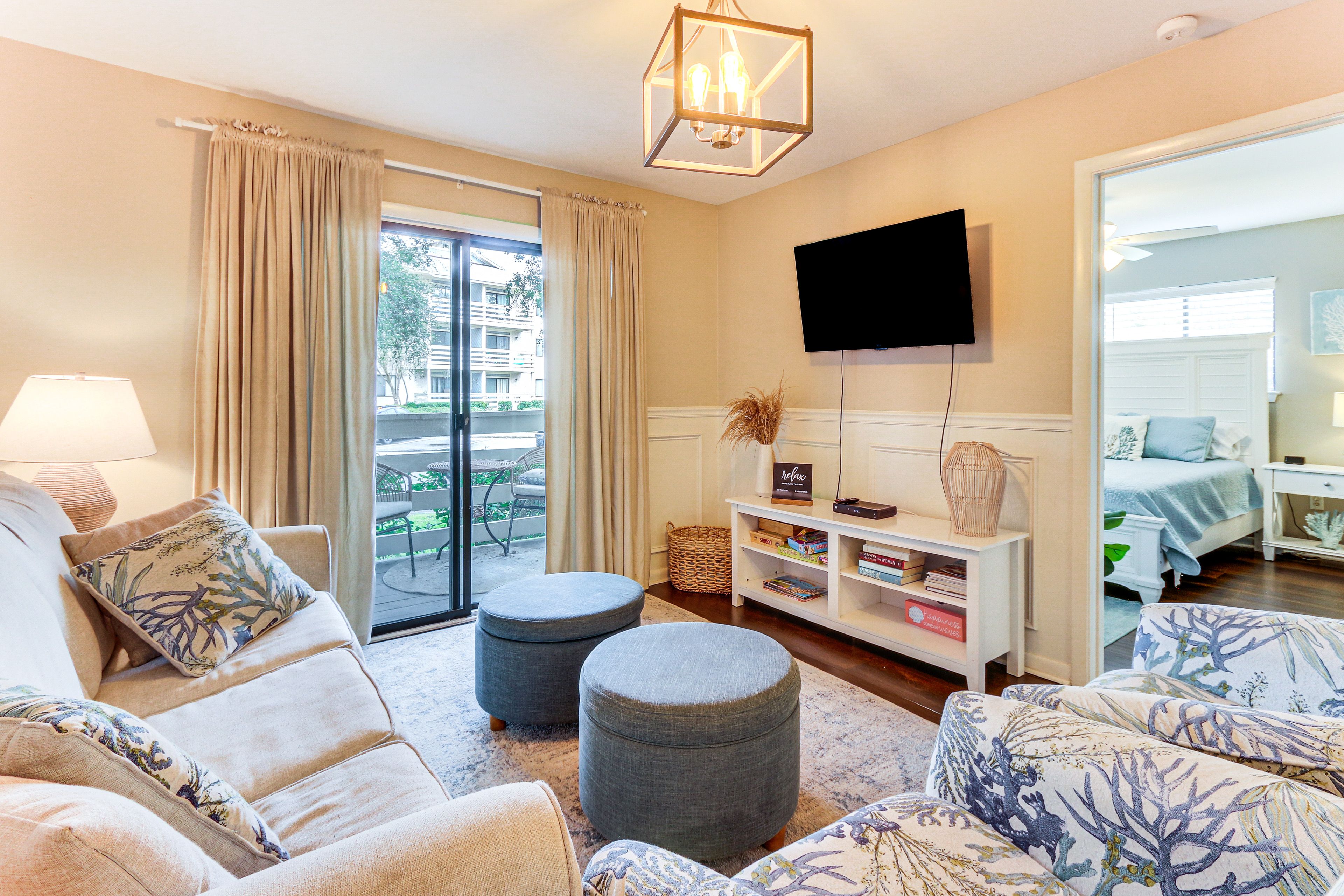 Living Room | Queen Sleeper Sofa | Smart TV | Central A/C & Heating