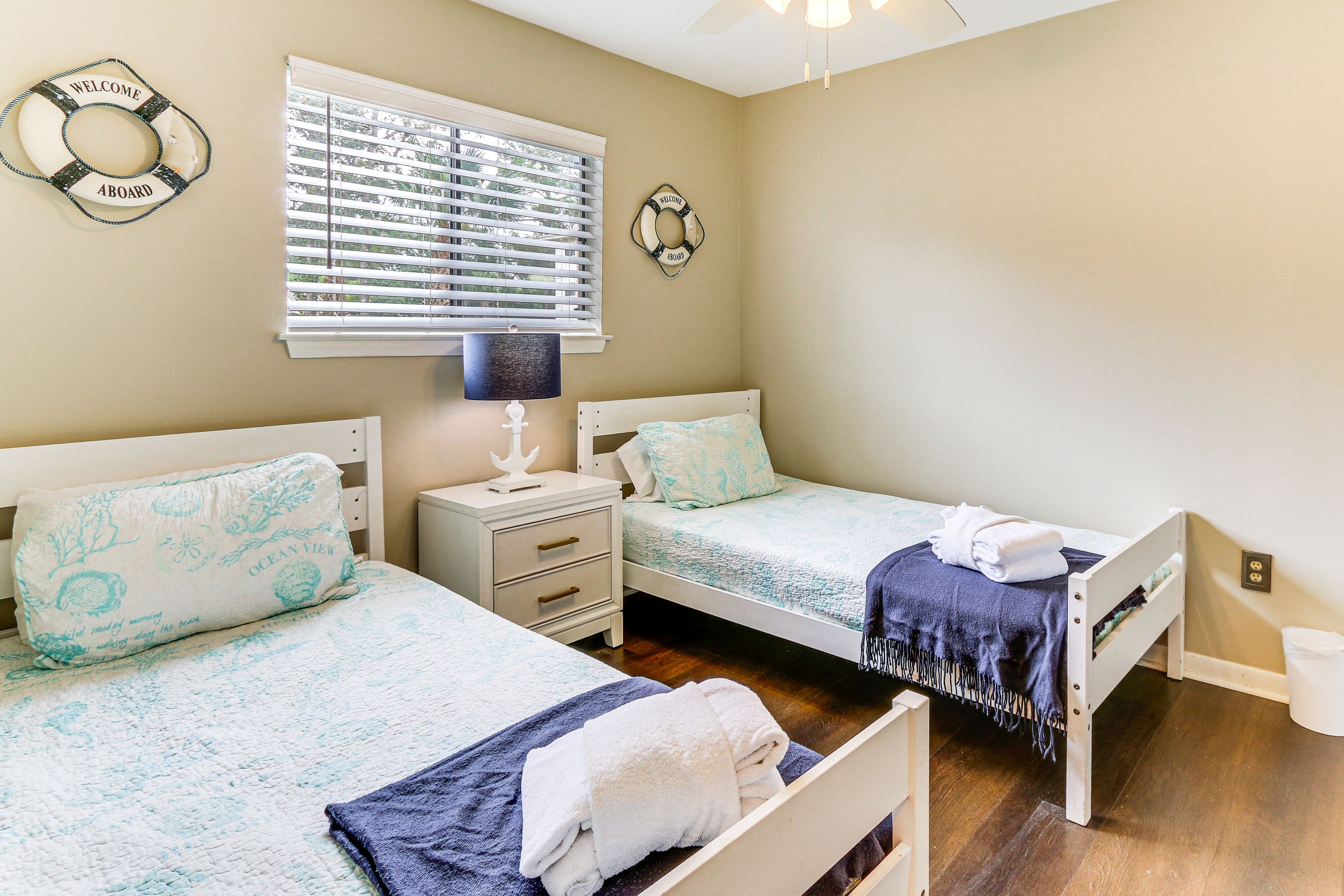 Bedroom 2 | 2 Twin Beds | Pack 'n Play | Smart TV