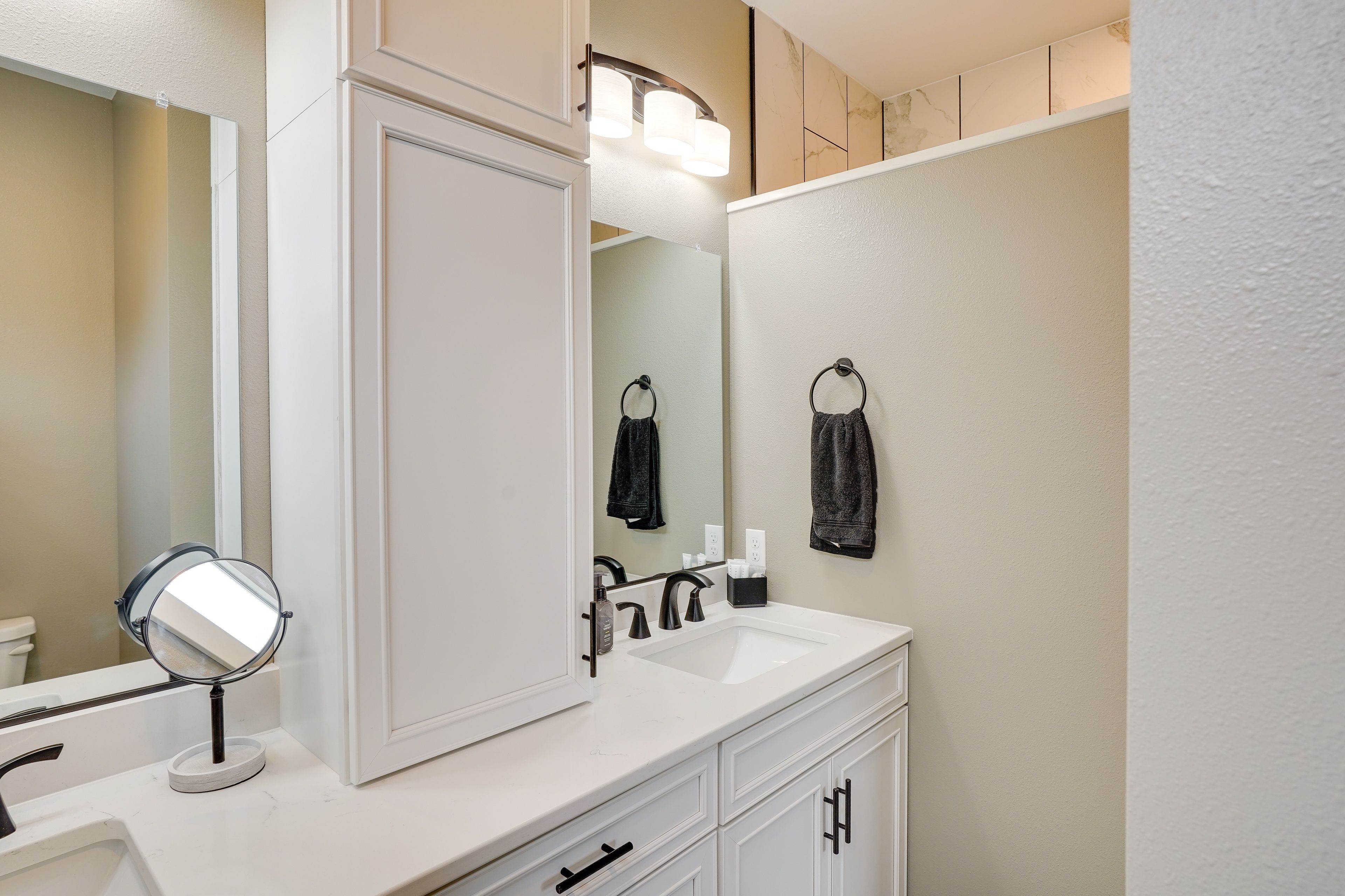 Full Bath | Complimentary Starter Toiletries | Towels Provided