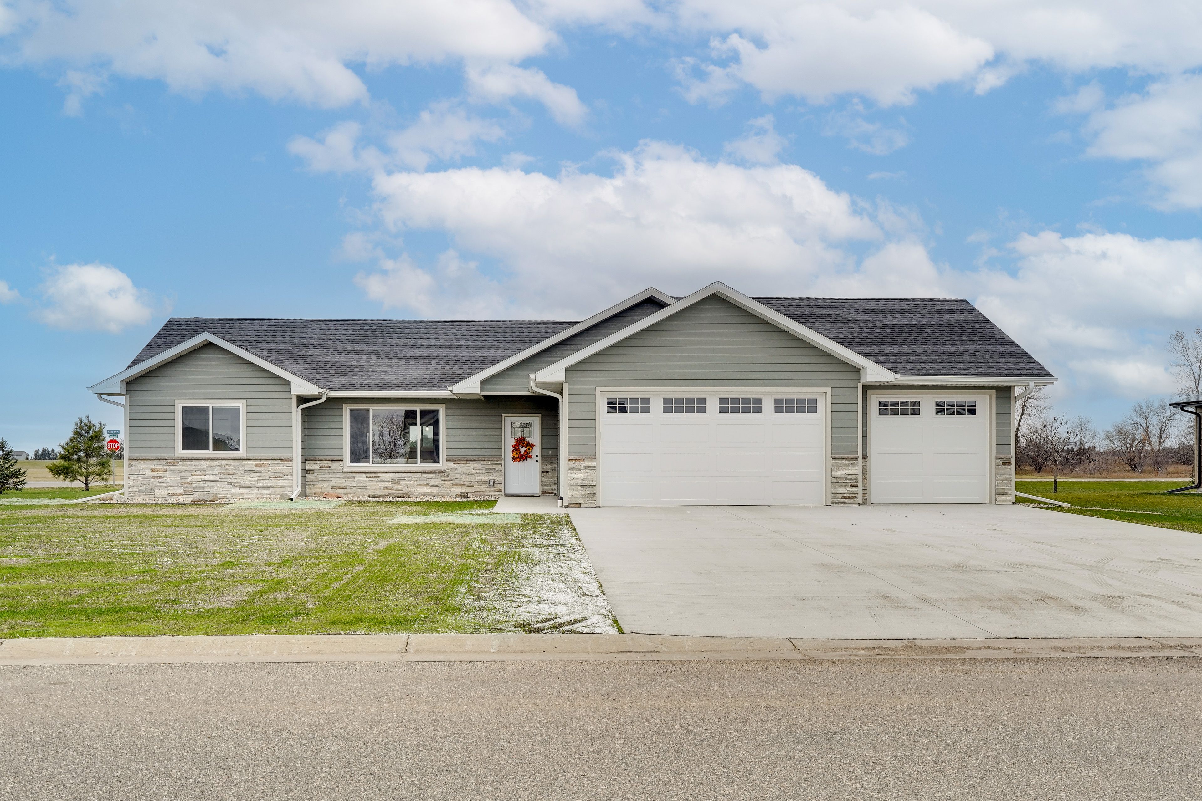 Parking | Garage (3 Vehicles) | Driveway (3 Vehicles)