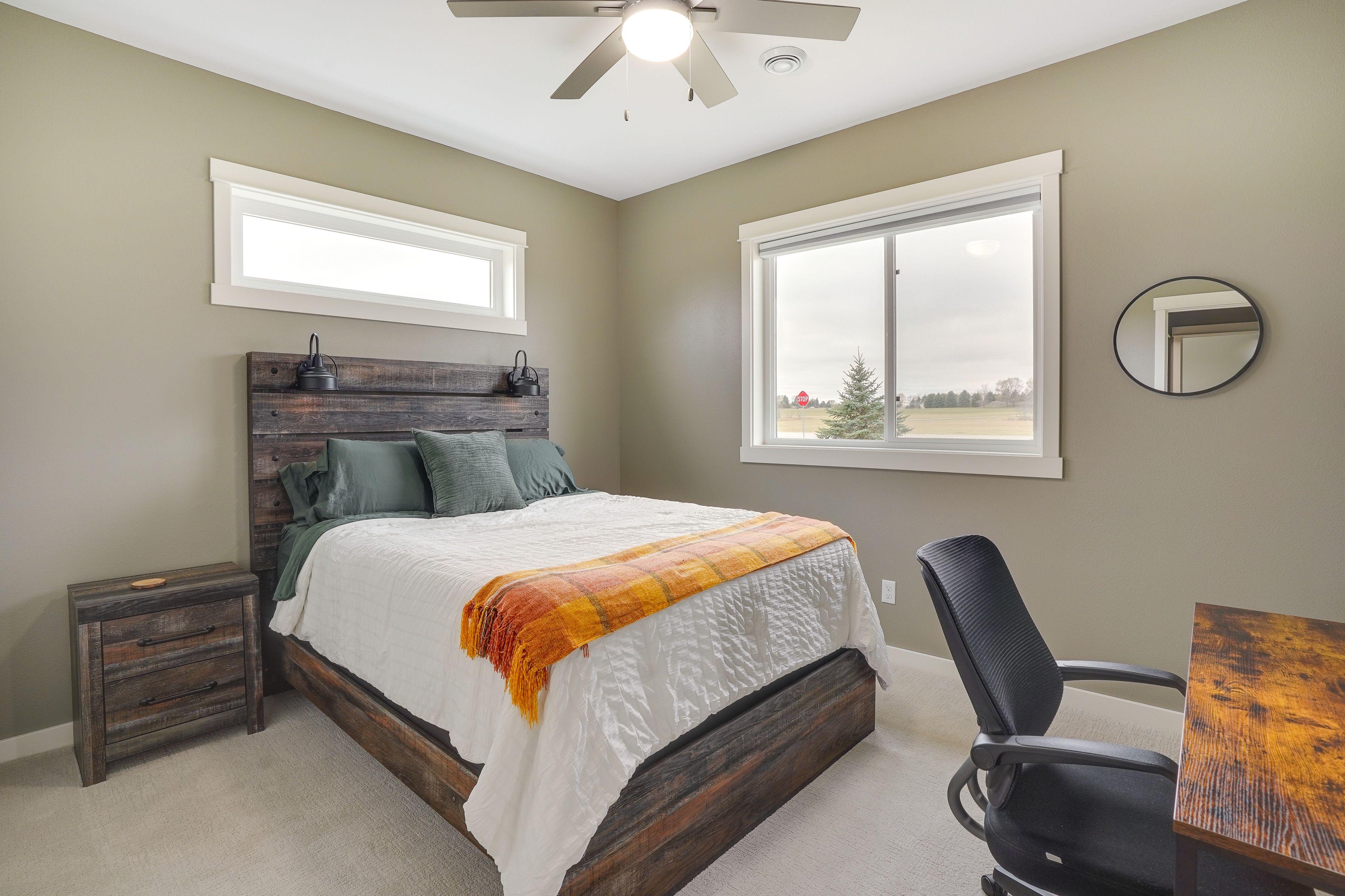 Bedroom 2 | Queen Bed | Work Desk