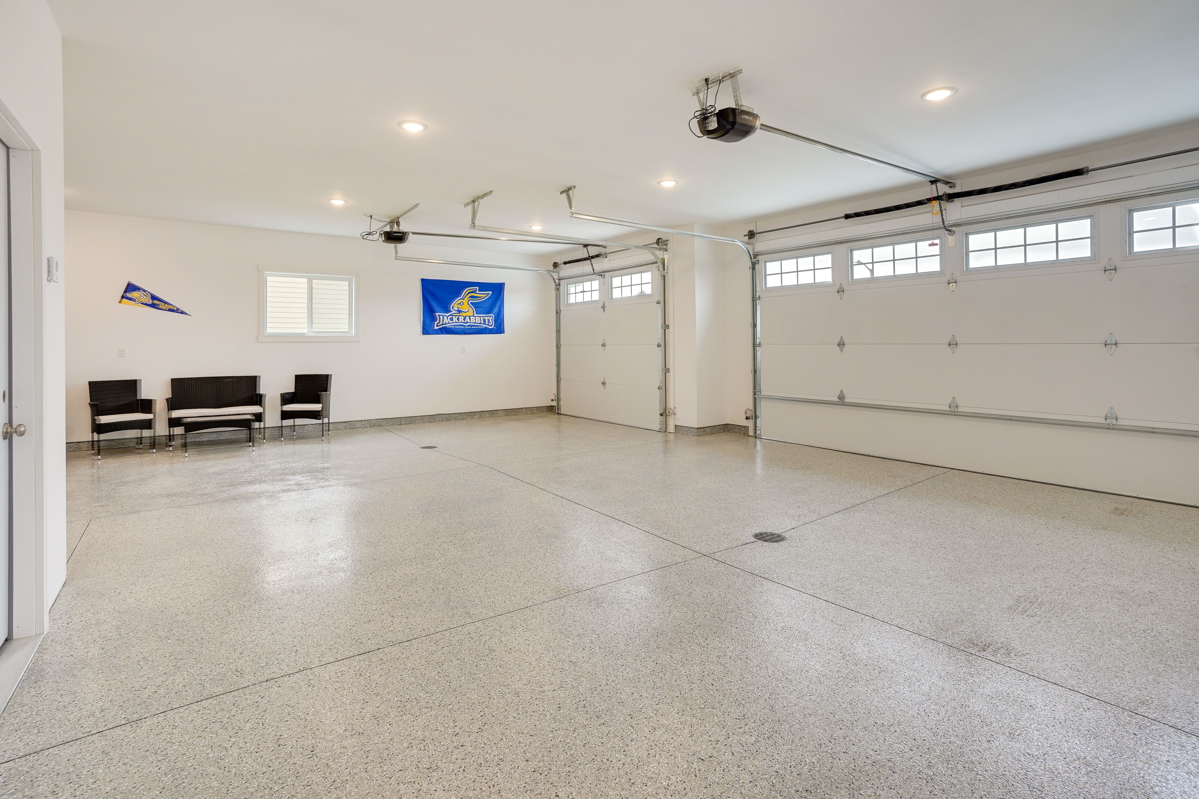 Heated Garage | Smart TV | Seating