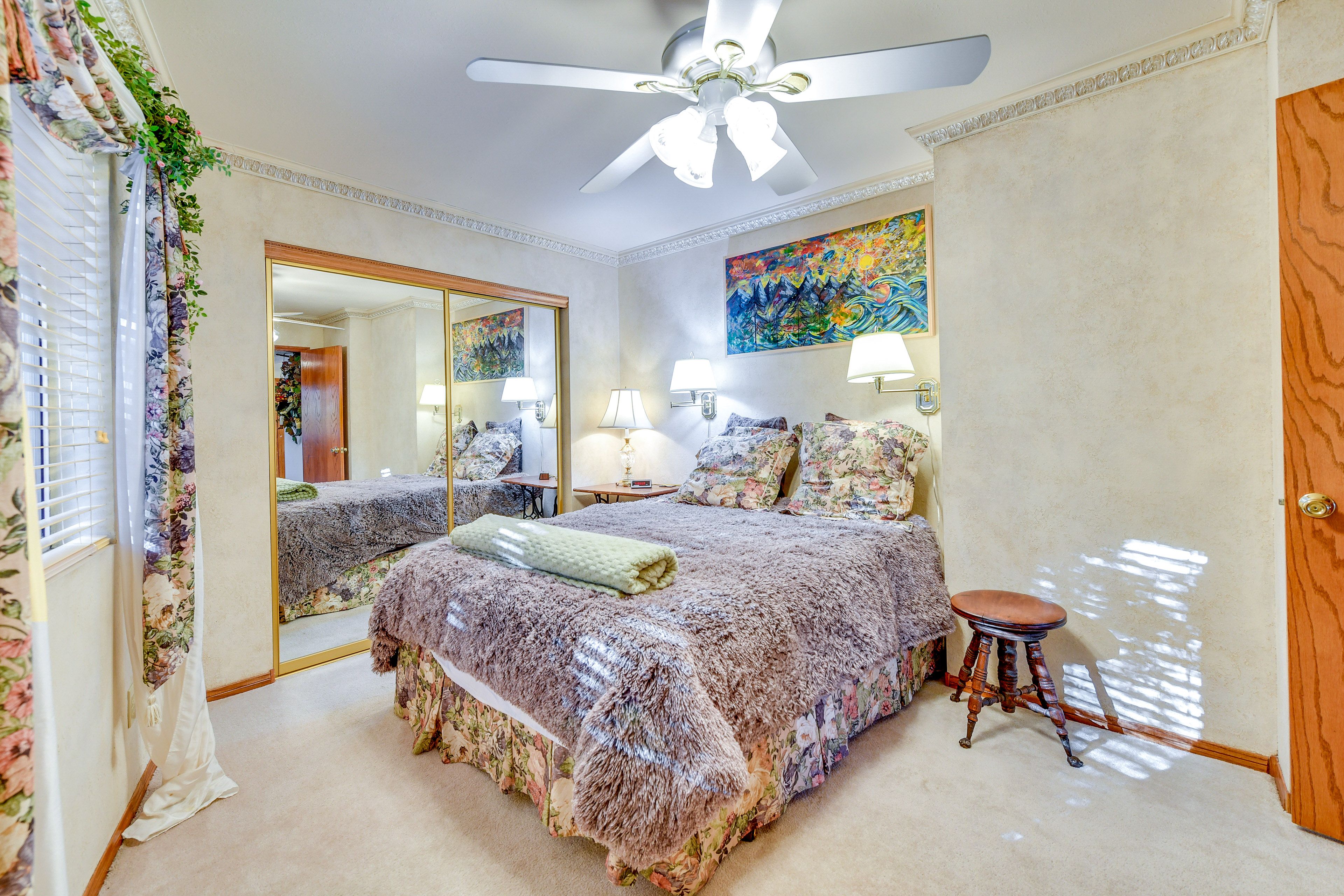 Bedroom 4 | Queen Bed