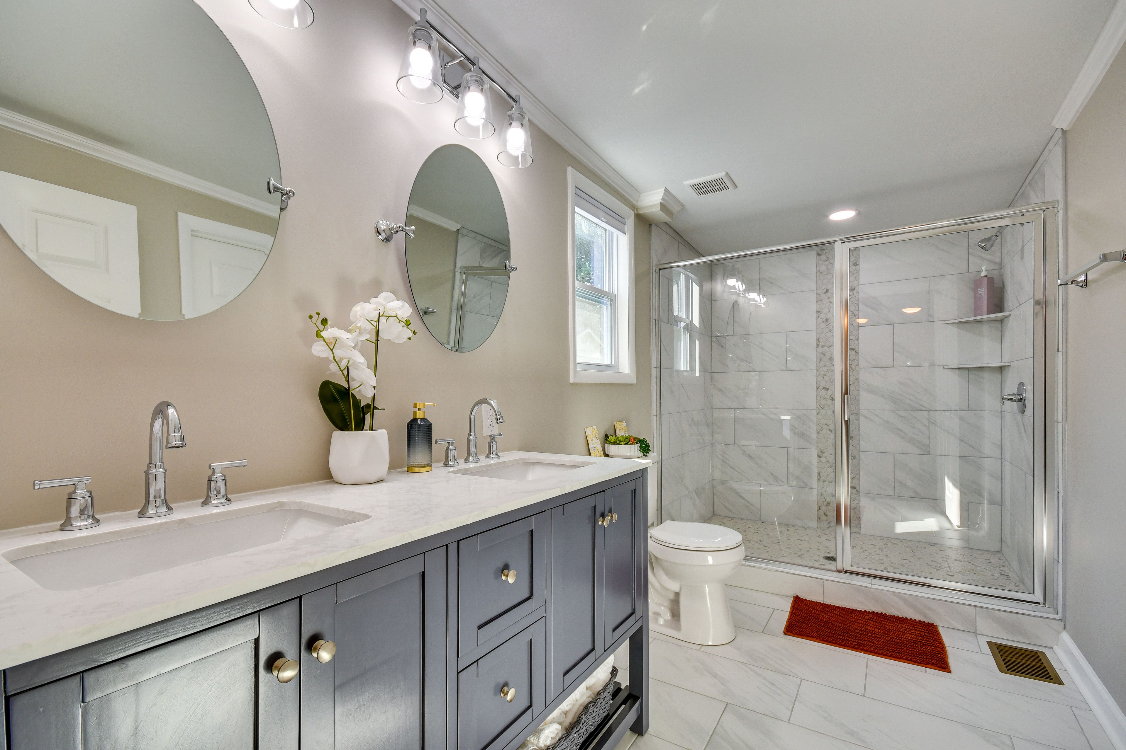 Full Bath | Complimentary Toiletries | Towels Provided | Main Level