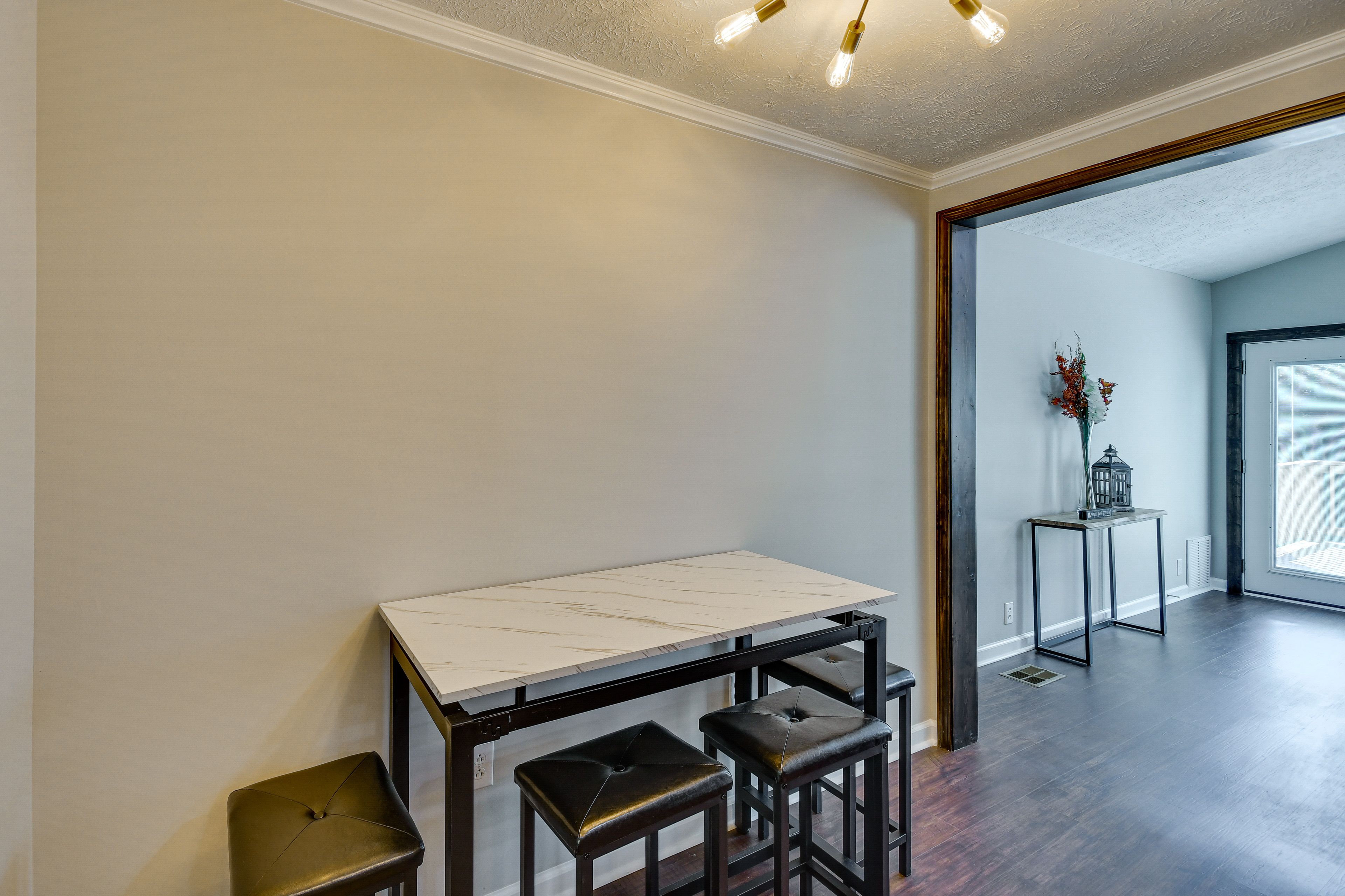 Dining Area | Dishware & Flatware Provided