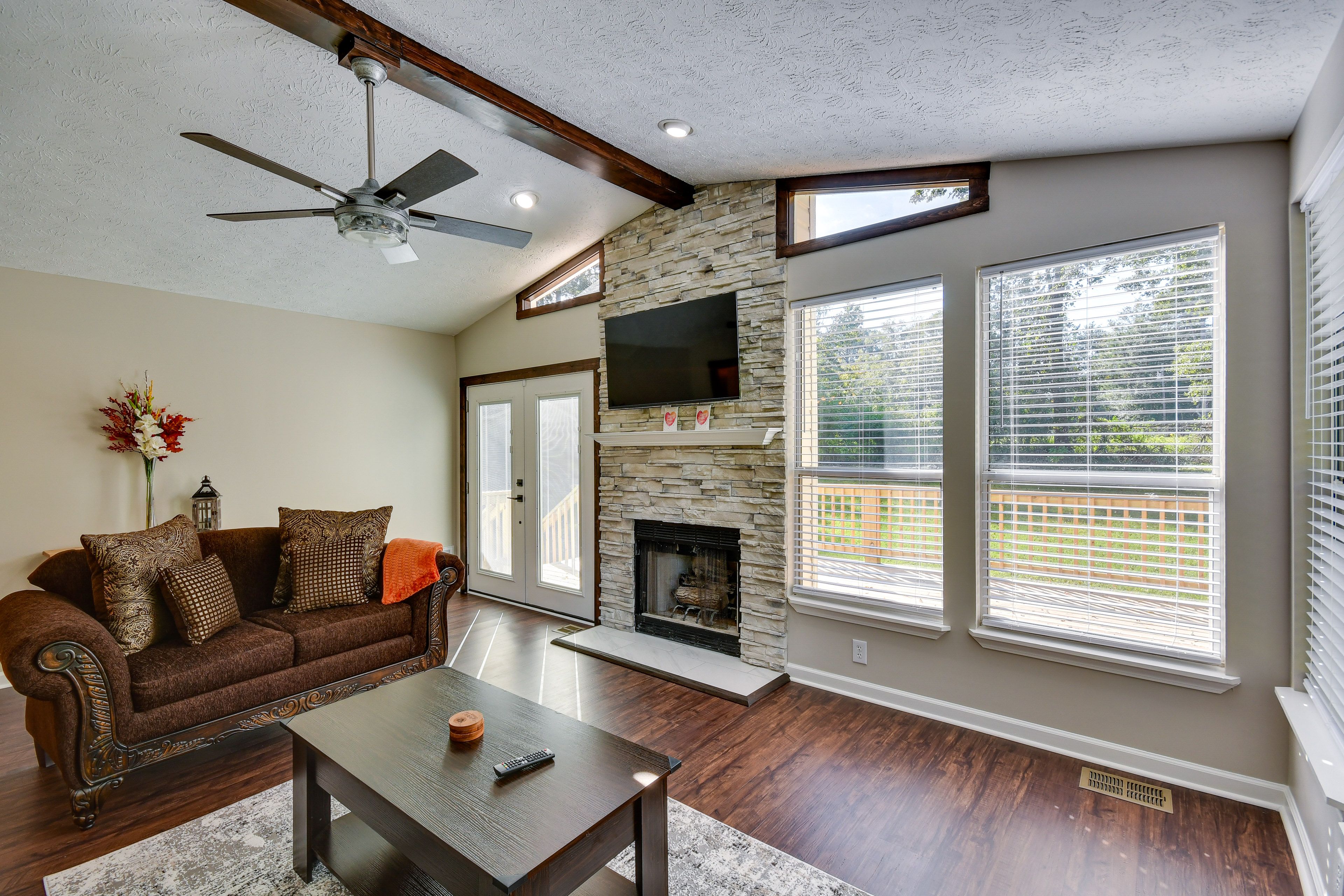 Living Room | Free WiFi | Smart TV | Central A/C & Heating | Main Level
