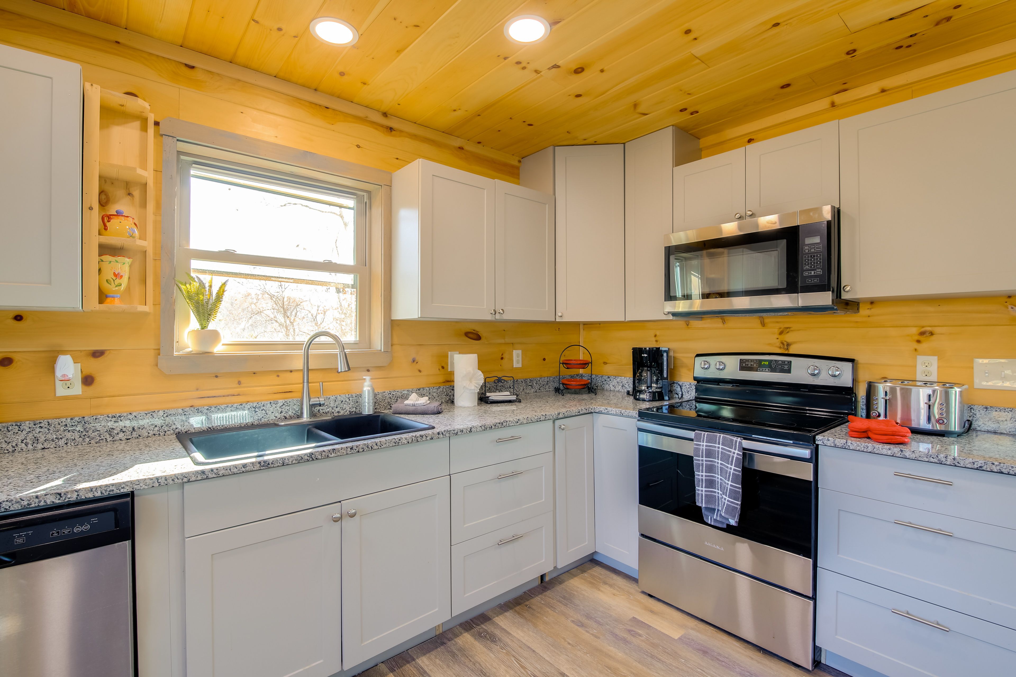 Eat-In Kitchen | Trash Bags & Paper Towels
