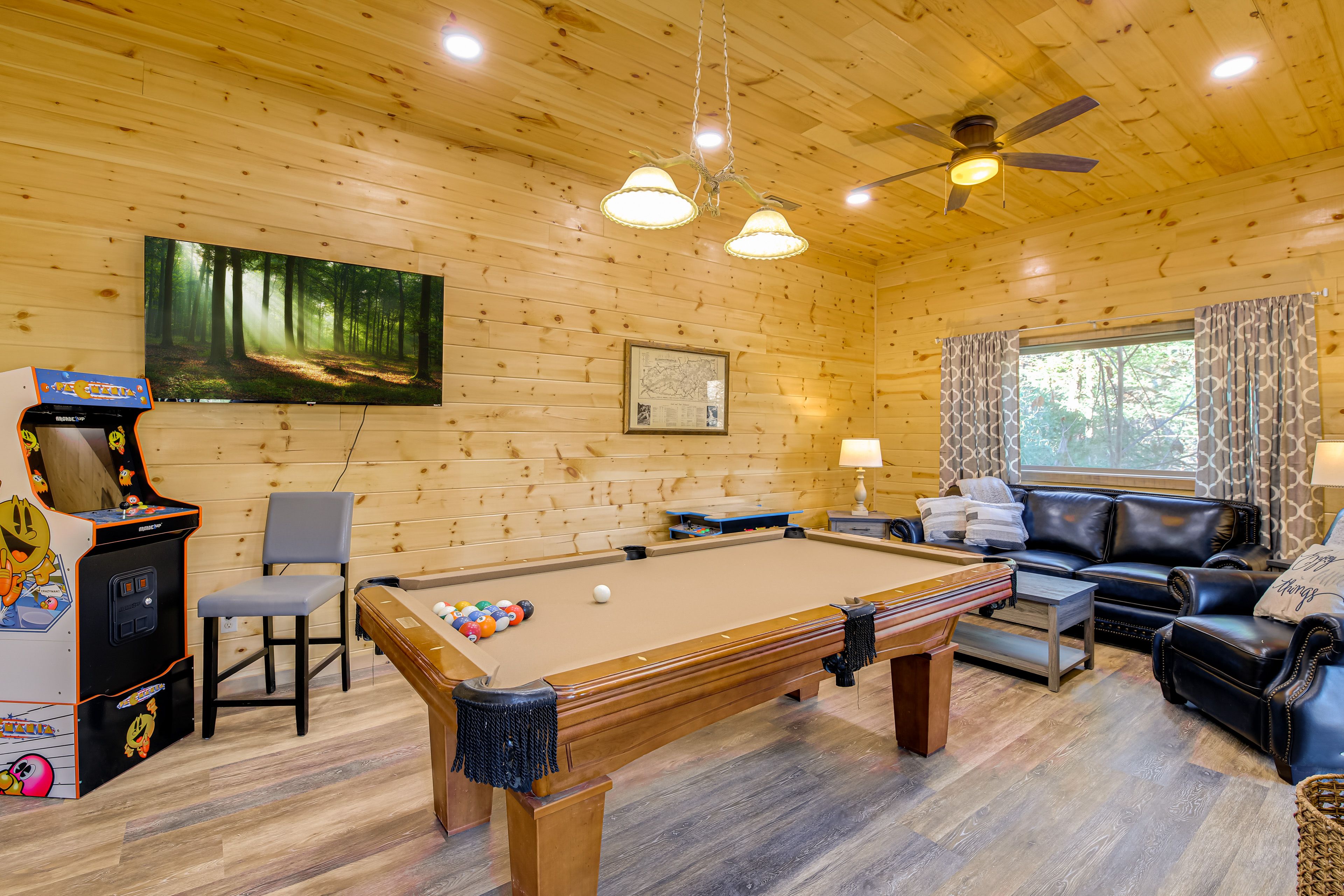 Game Room | Queen Sleeper Sofa | Smart TV