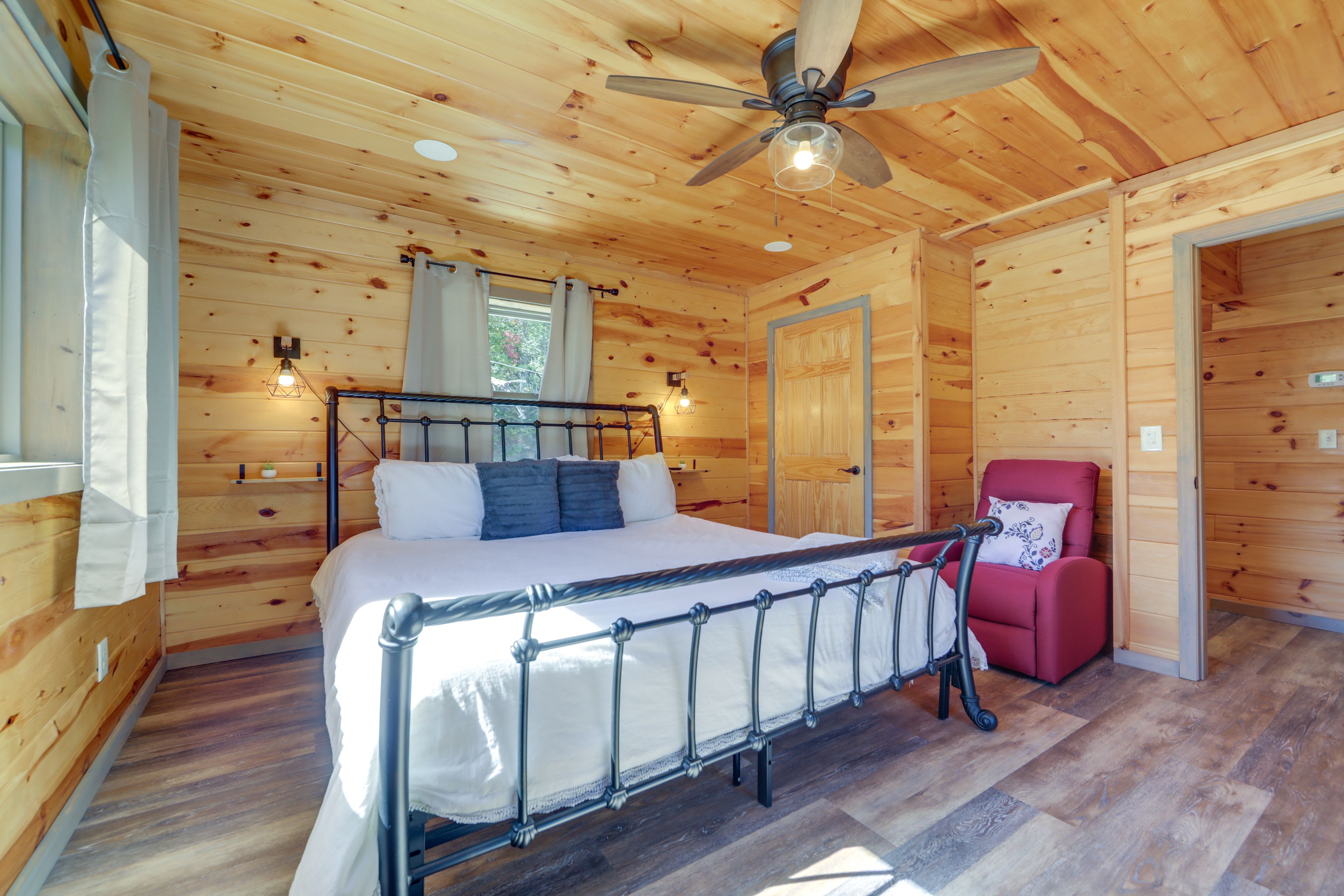 Bedroom 3 | King Bed