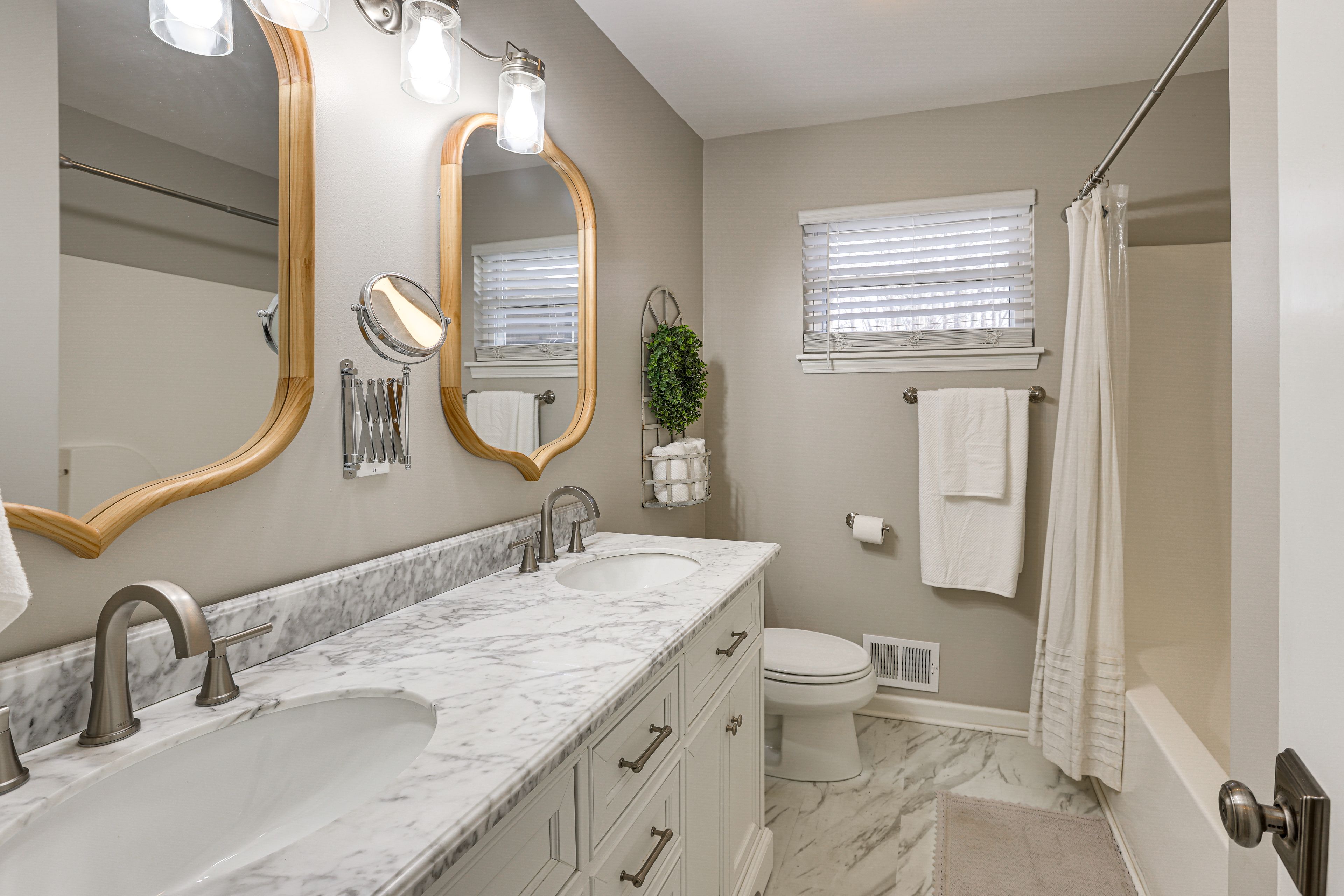 Full Bathroom