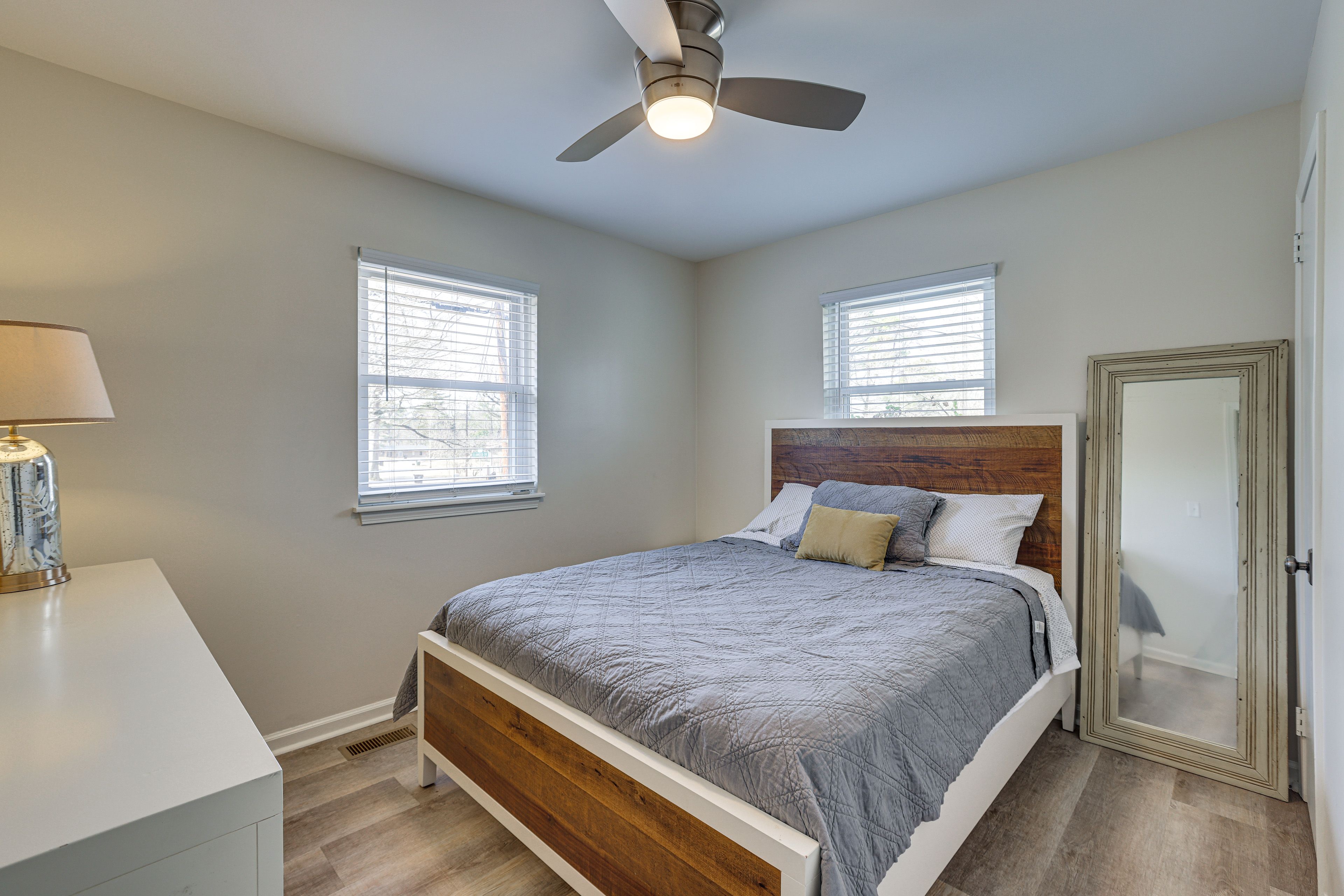 Bedroom 2 | Queen Bed