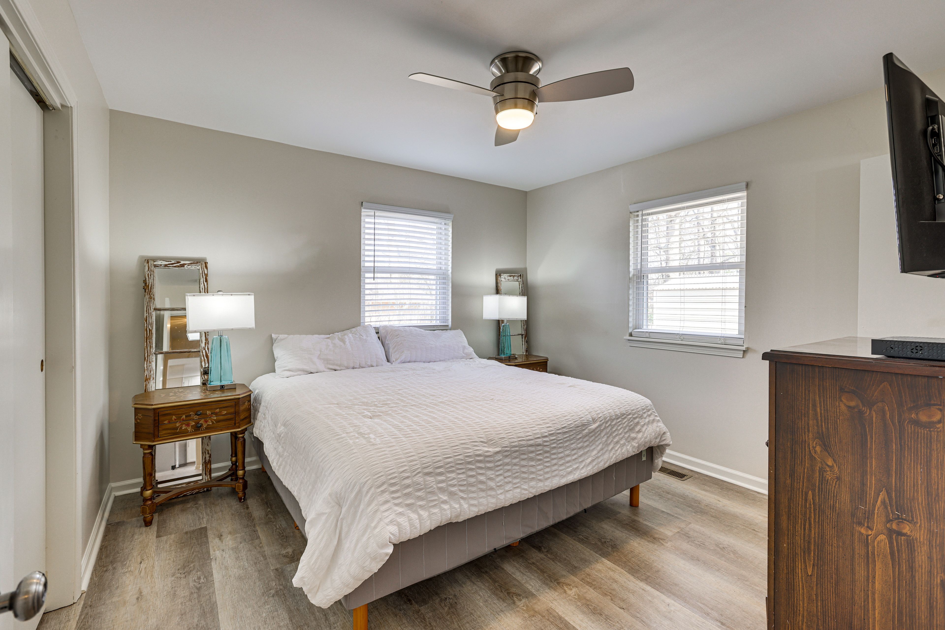 Bedroom 1 | King Bed | Smart TV w/ Cable
