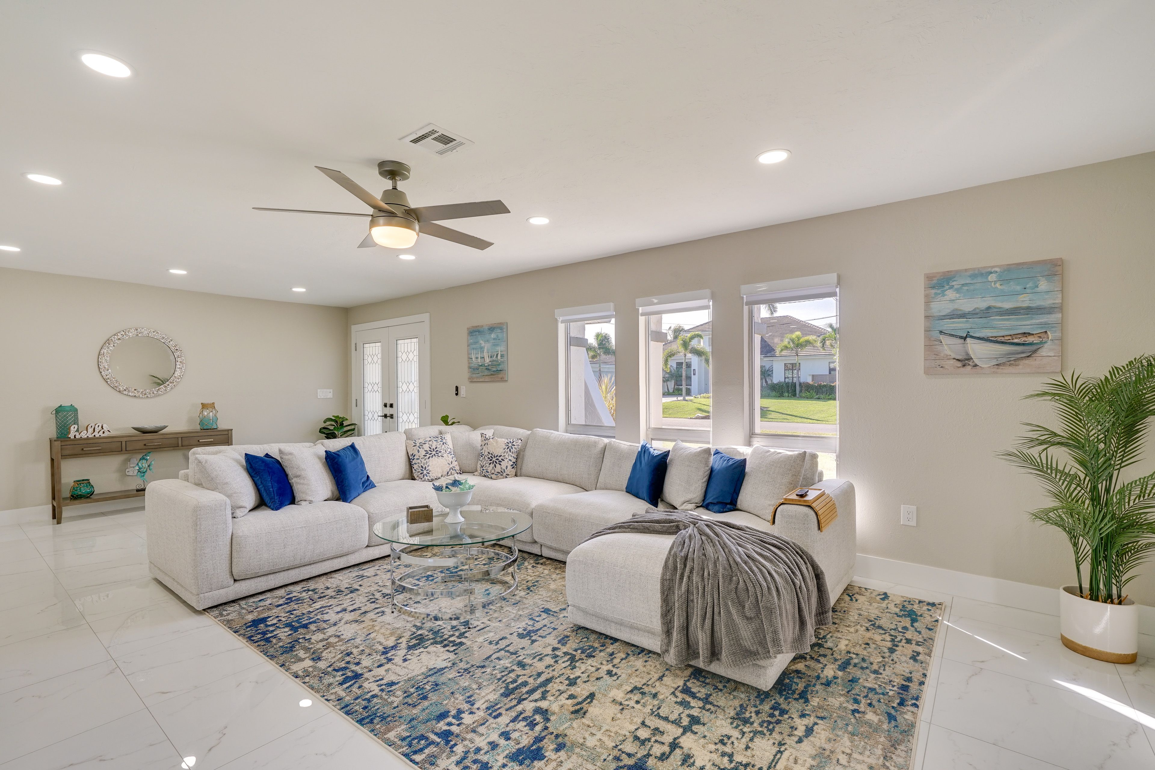 Living Room | Free WiFi | Central A/C