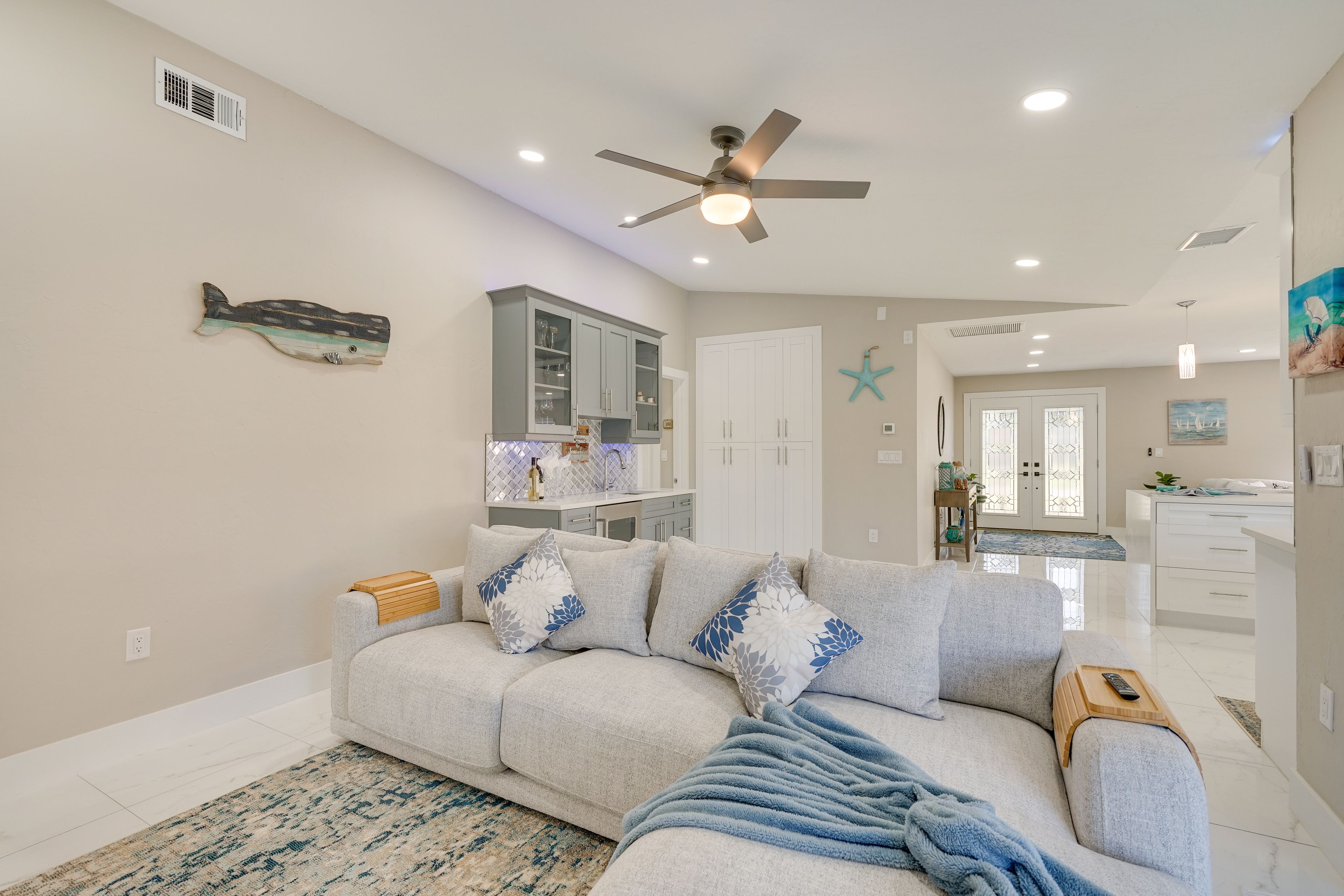 Seating Area | Smart TV