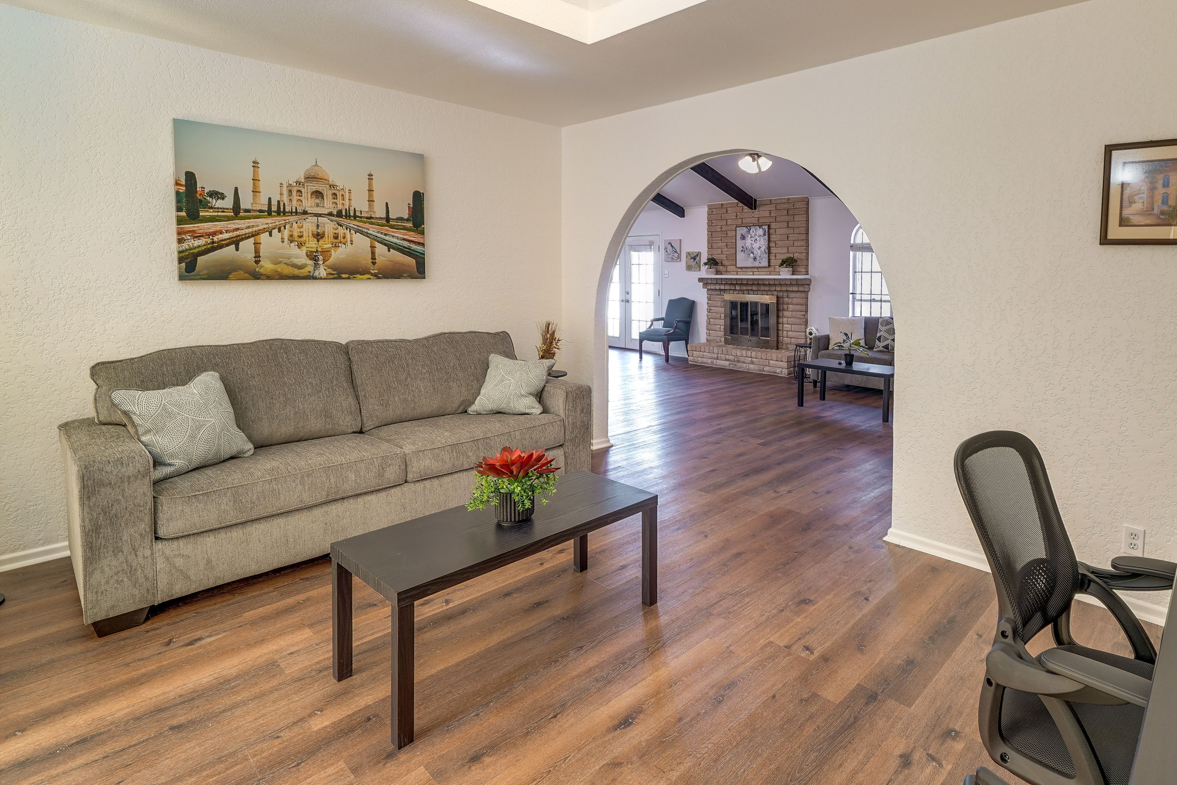 Living Room | Free WiFi | Work Desk | Sleeper Sofa