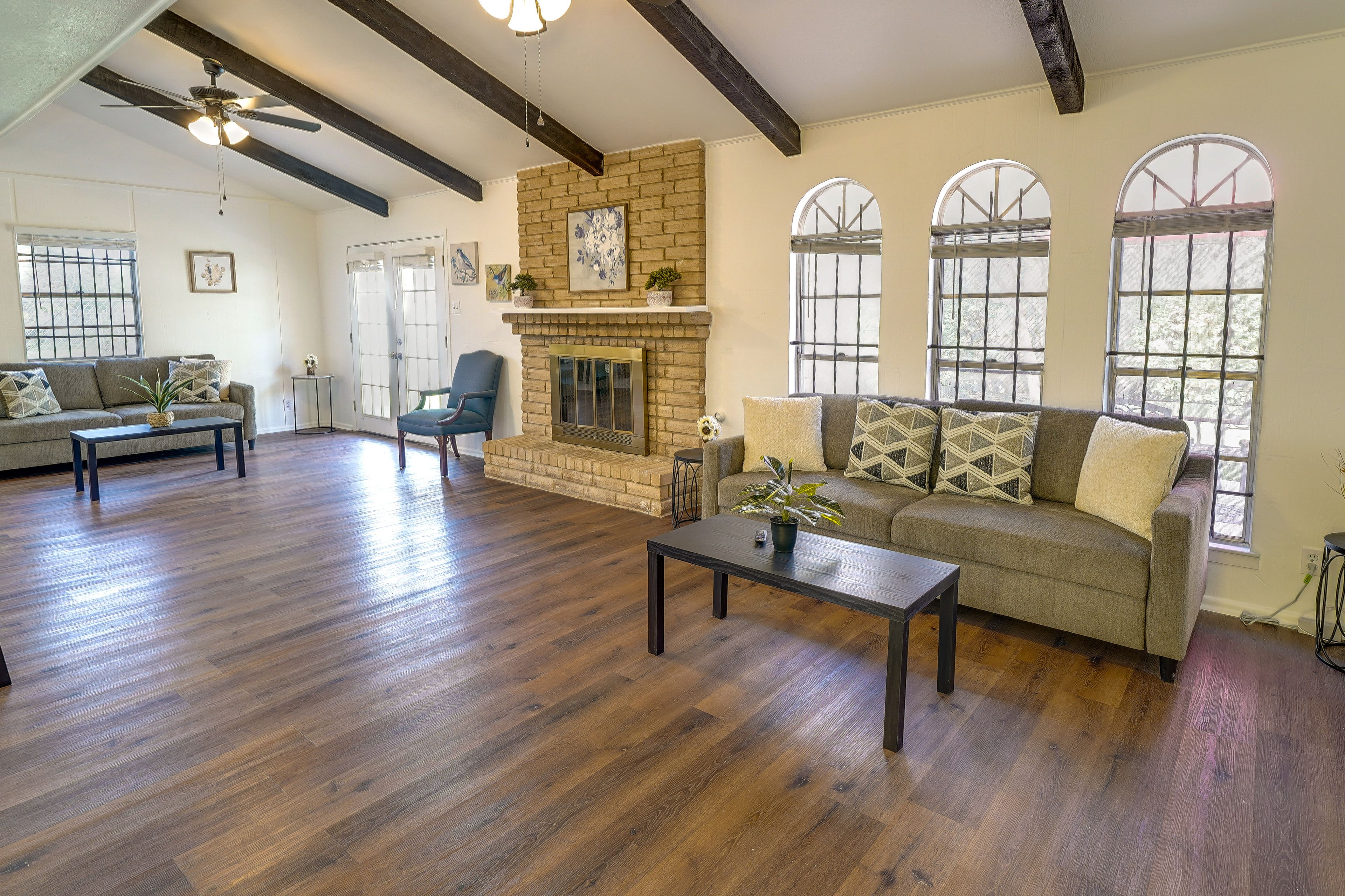 Family Room | Smart TV | Central A/C & Heating | Fireplace | 2 Sleeper Sofas