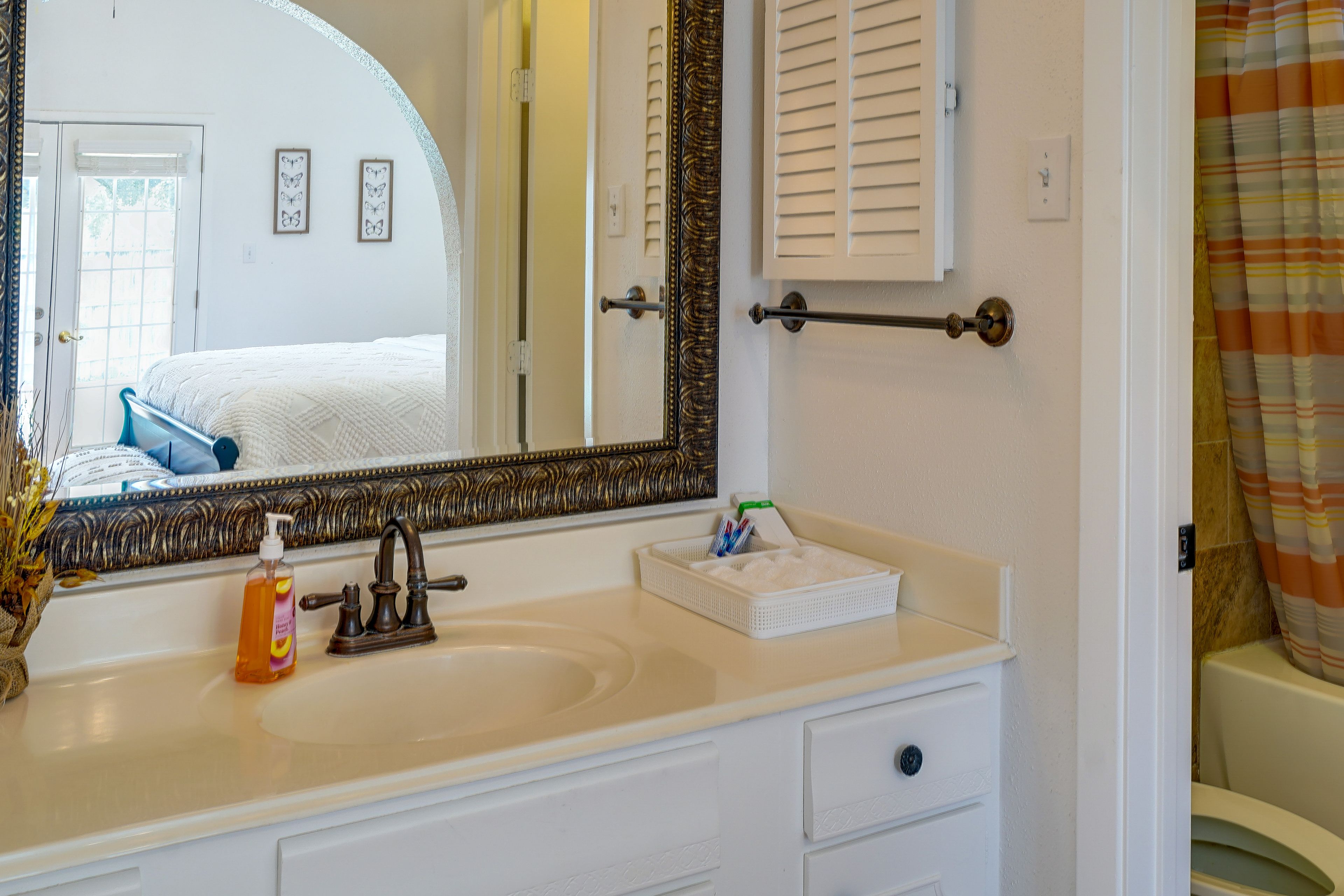 Full Bath | Complimentary Toiletries | Towels Provided