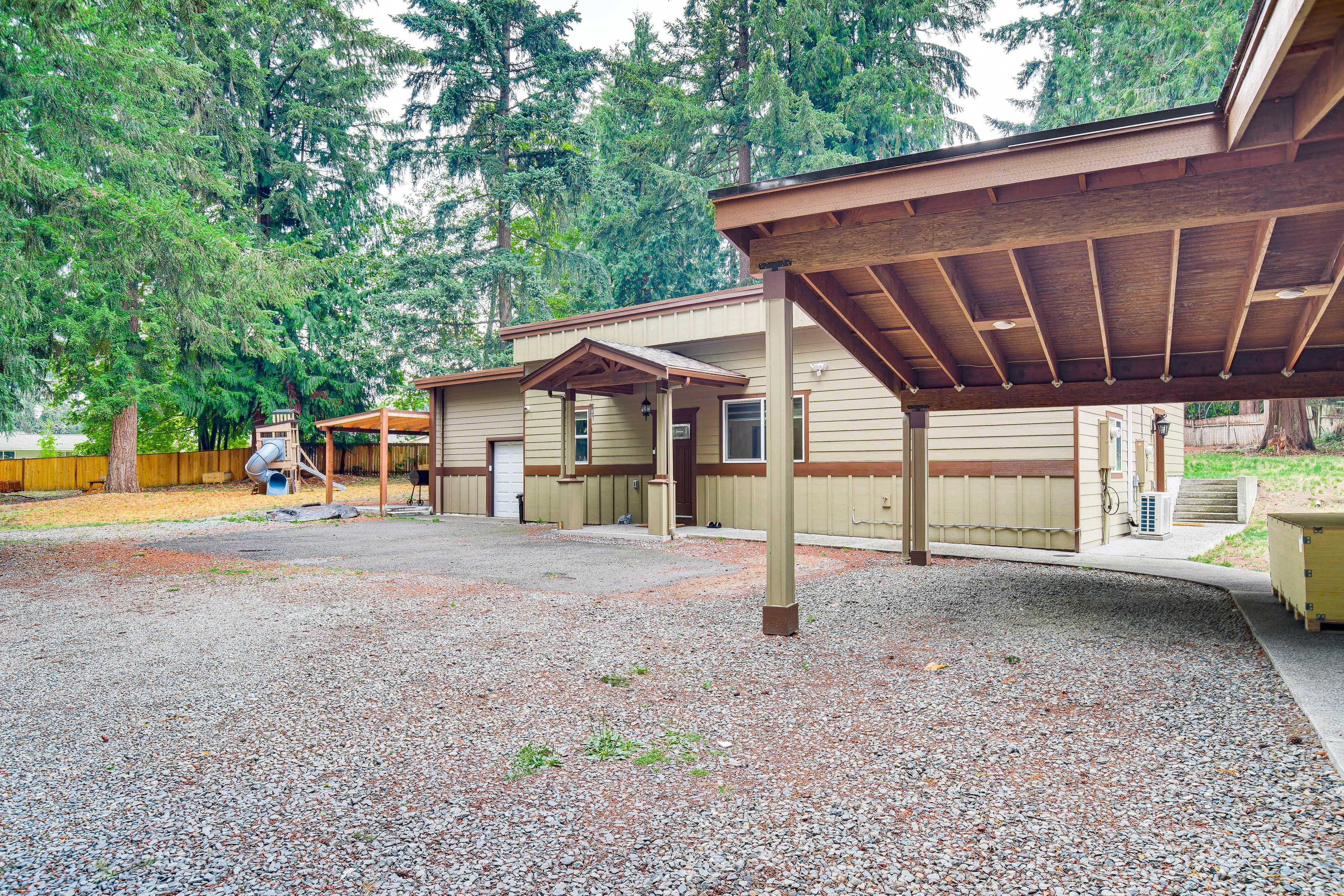 Exterior | Driveway (5 Vehicles) | Keyless Entry