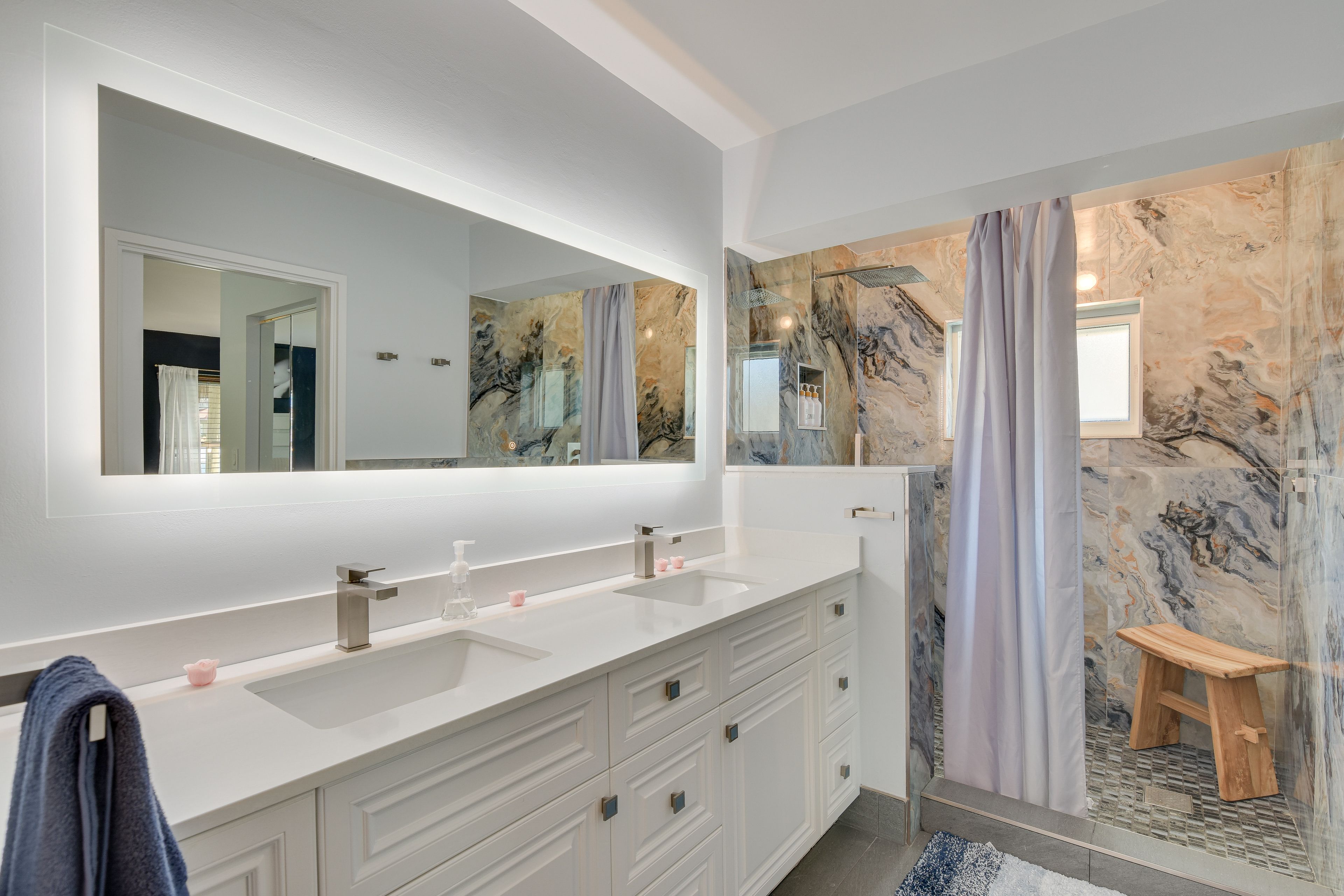 En-Suite Bathroom | Towels Provided