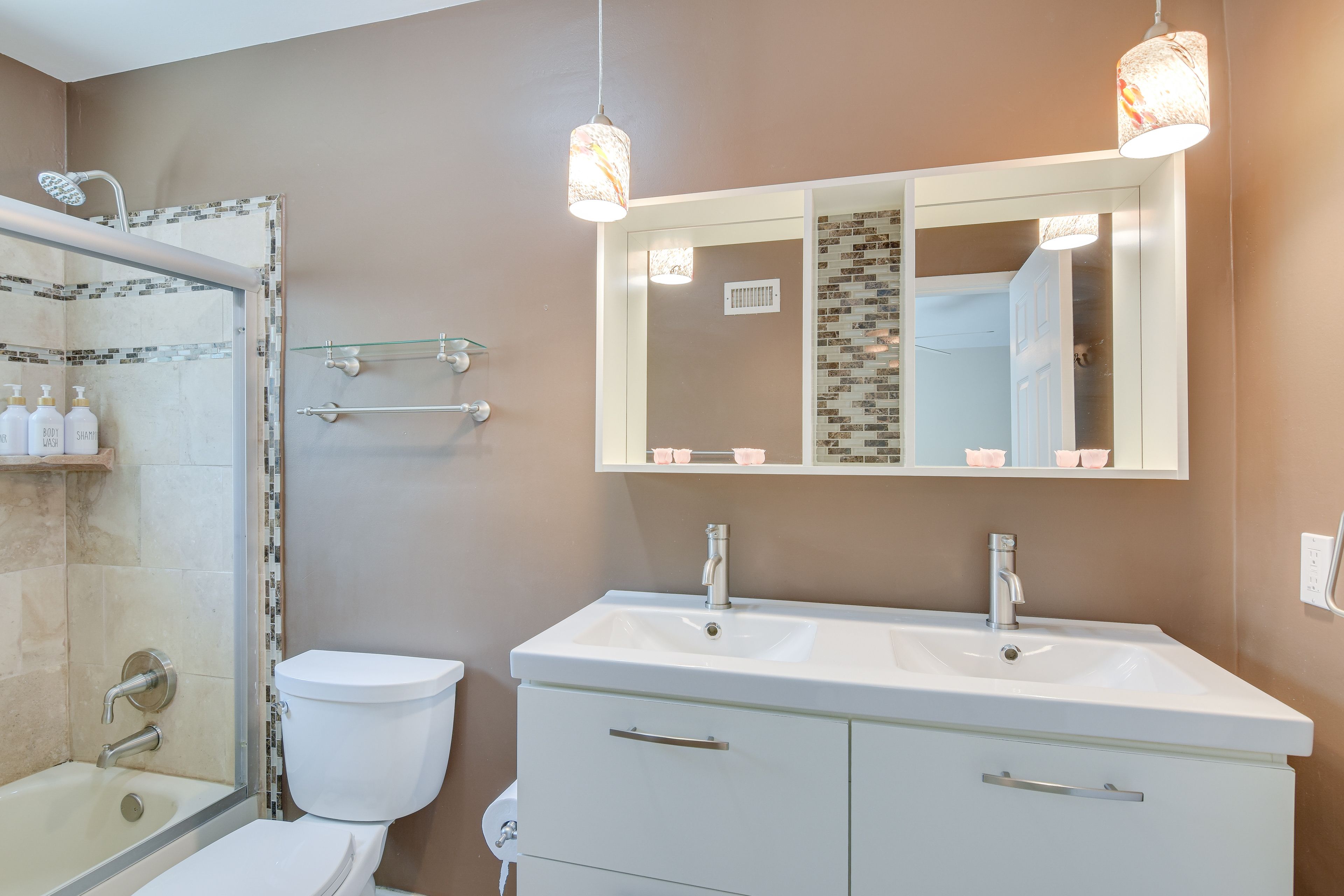 En-Suite Bathroom | Towels Provided