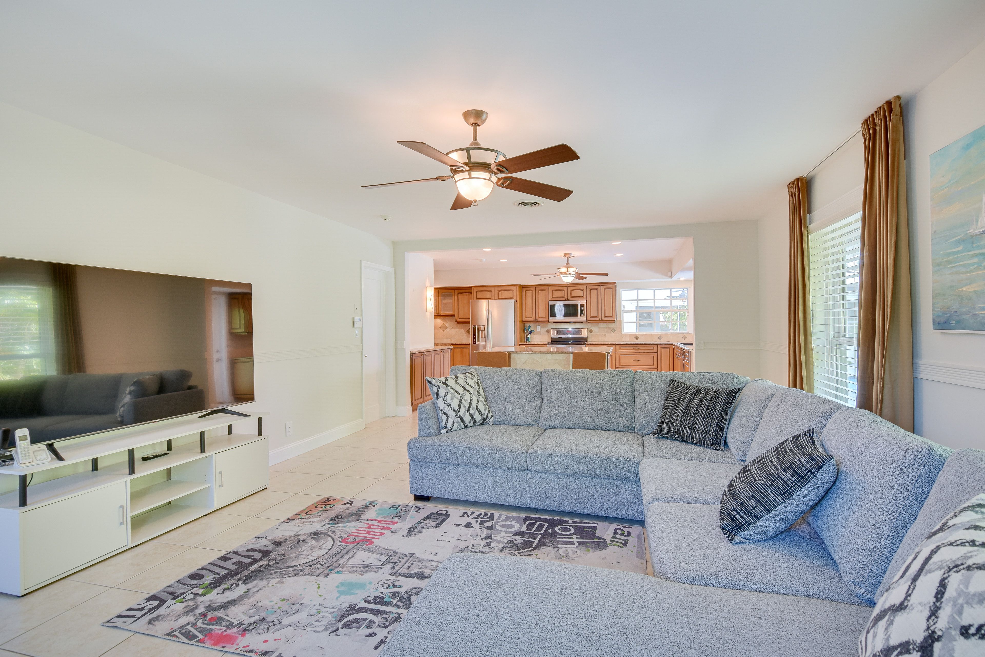 Living Room 2 | Smart TV | WiFi