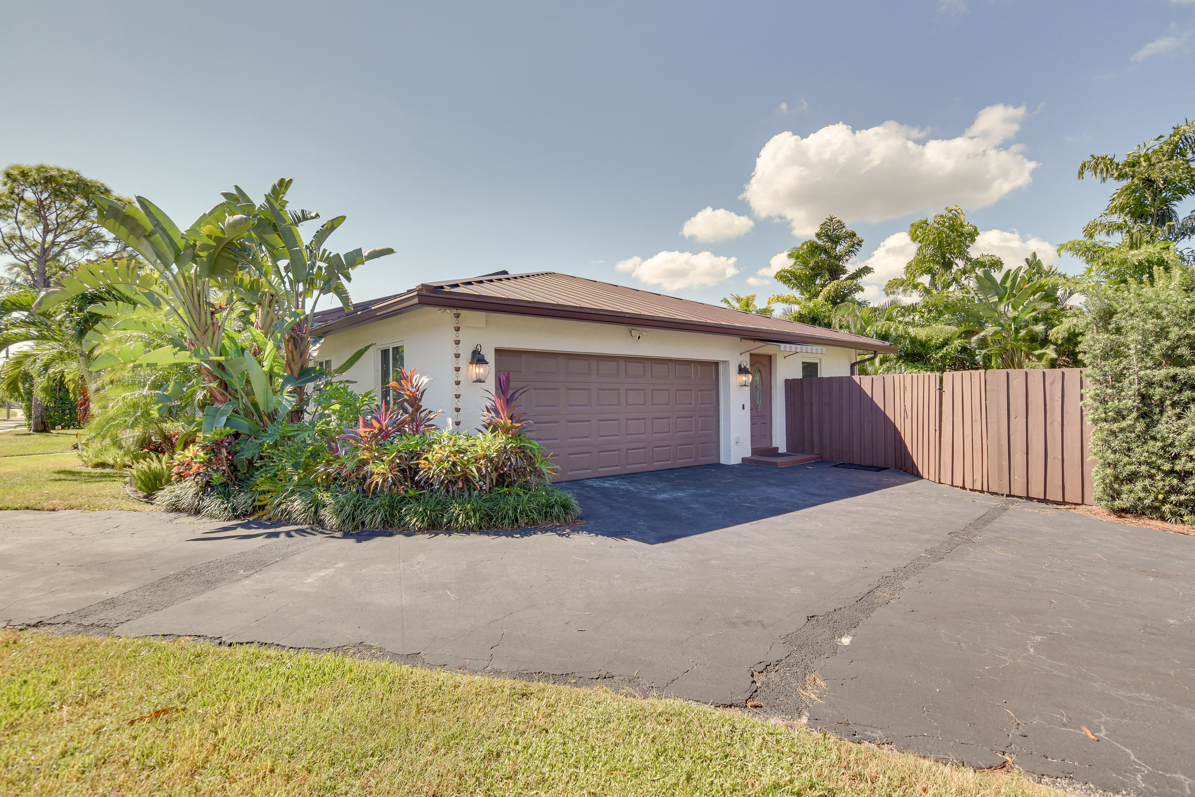Parking | Driveway (4 Vehicles) | Street Parking | RV/Trailer Parking