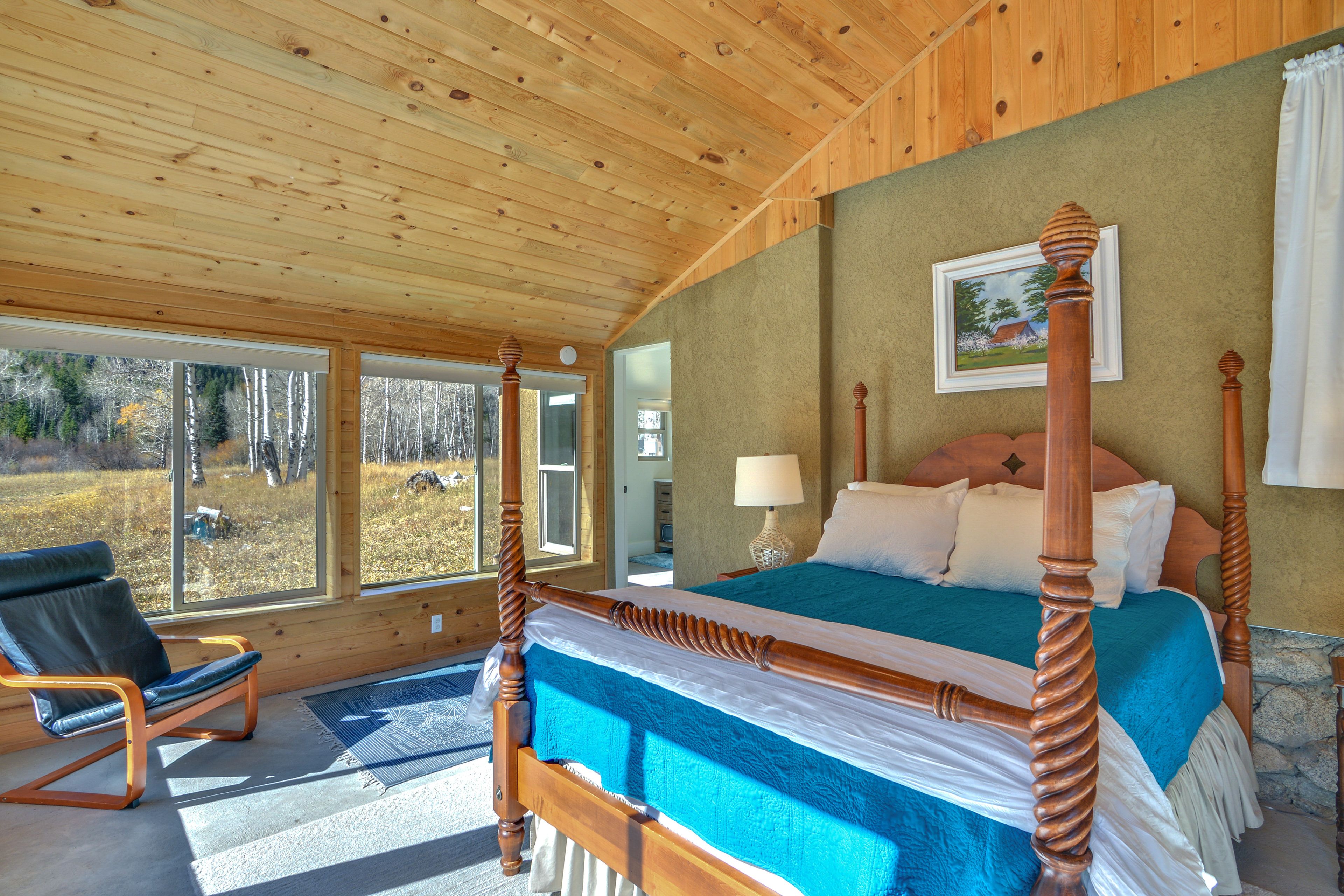 Bedroom 3 | Sunken Level | Queen Bed | En-Suite Bathroom