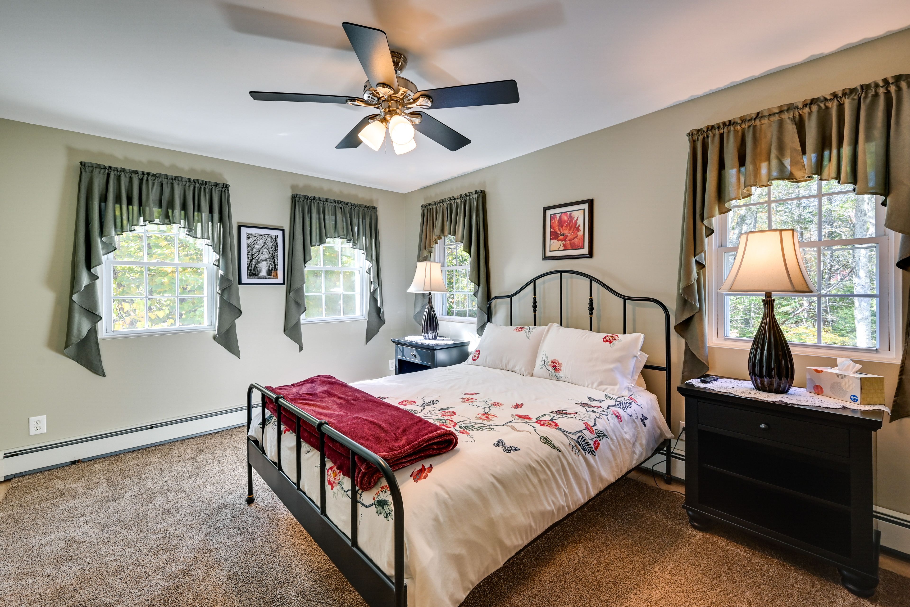 Bedroom | Queen Bed | Linens & Towels Provided